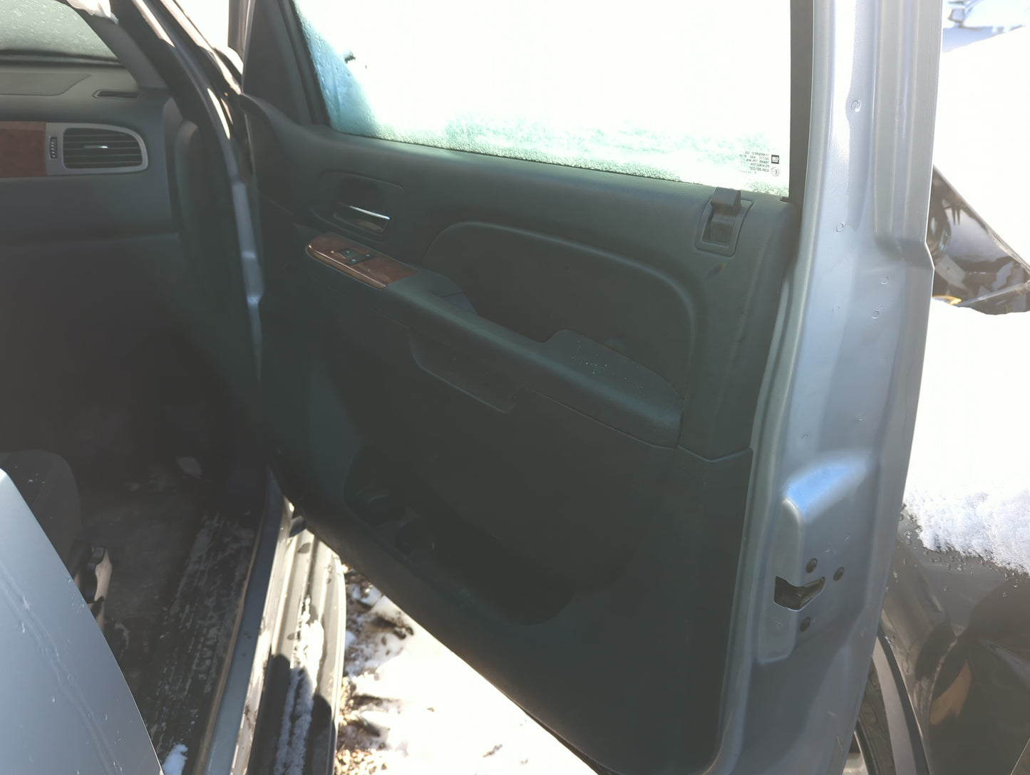 2013 Chevrolet Tahoe Front Right Passenger Interior Door Panel Trim - Oemusedautoparts1.com