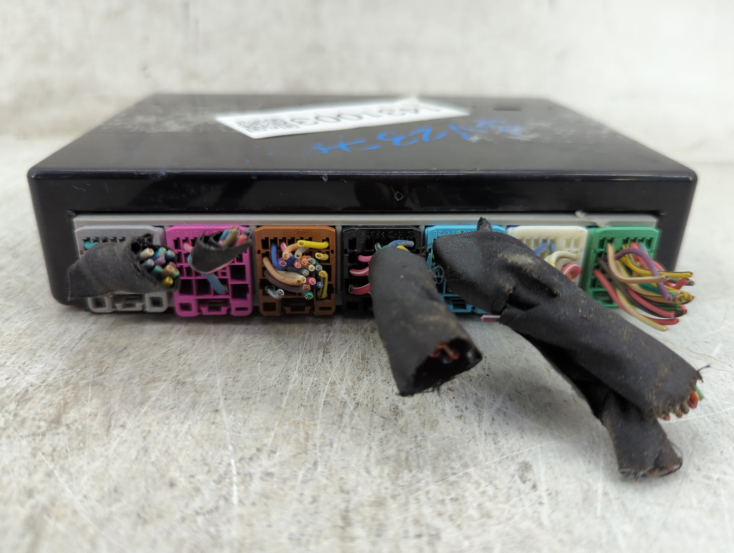 2012-2014 Chevrolet Tahoe Body Control Module Bcm Inner Cabin Fuse Box - Oemusedautoparts1.com