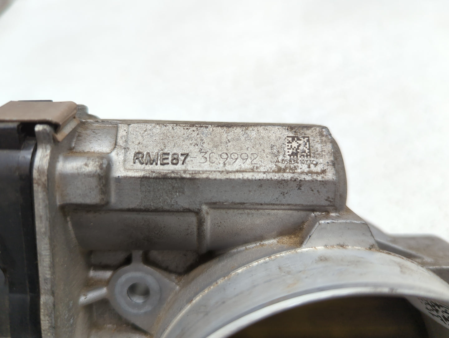 2009-2014 Chevrolet Tahoe Throttle Body P/N:RME87-309992 Fits Fits 2009 2010 2011 2012 2013 2014 2015 OEM Used Auto Parts - 
