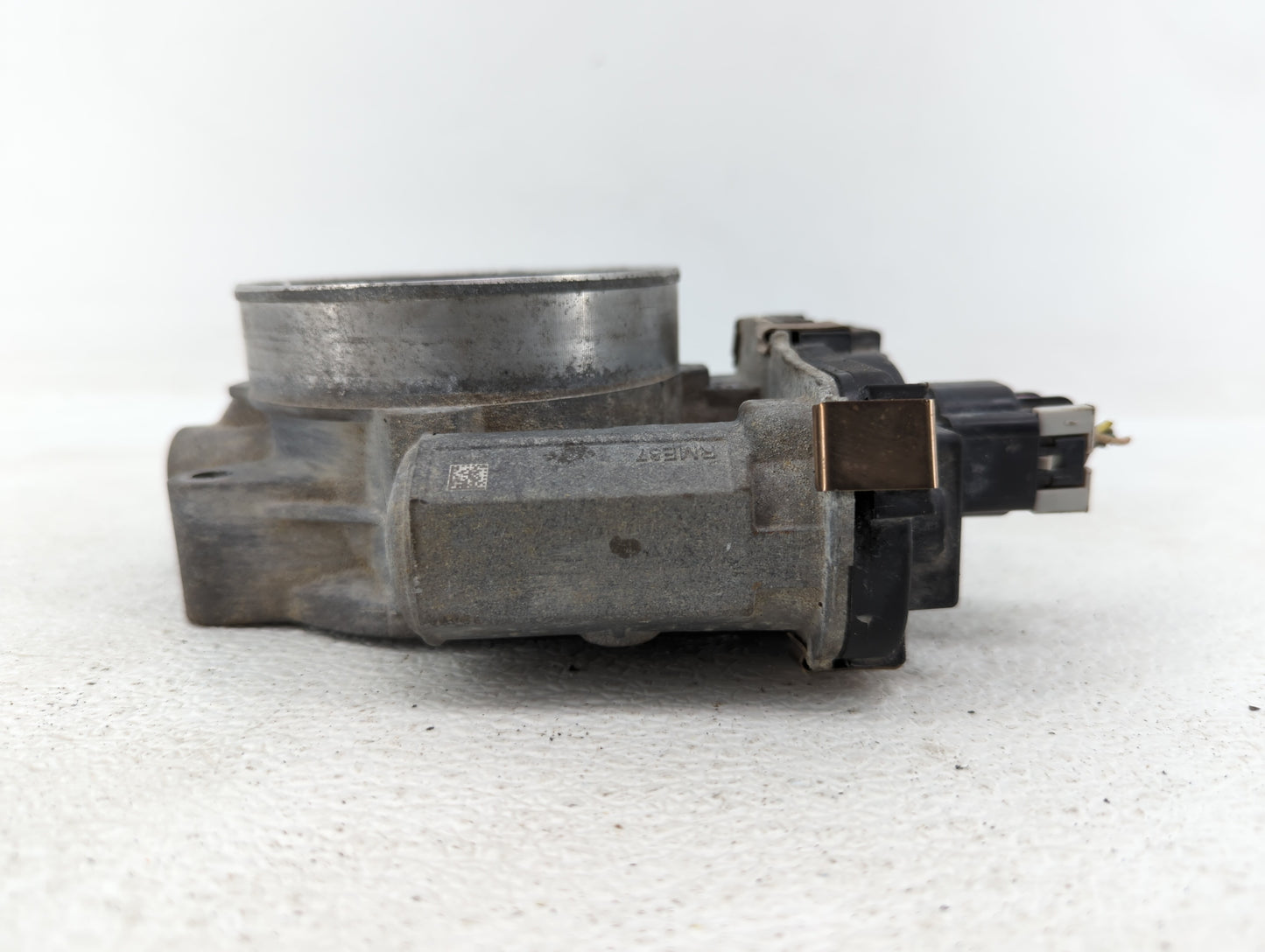 2009-2014 Chevrolet Tahoe Throttle Body P/N:RME87-3C9992 Fits Fits 2009 2010 2011 2012 2013 2014 2015 OEM Used Auto Parts - 