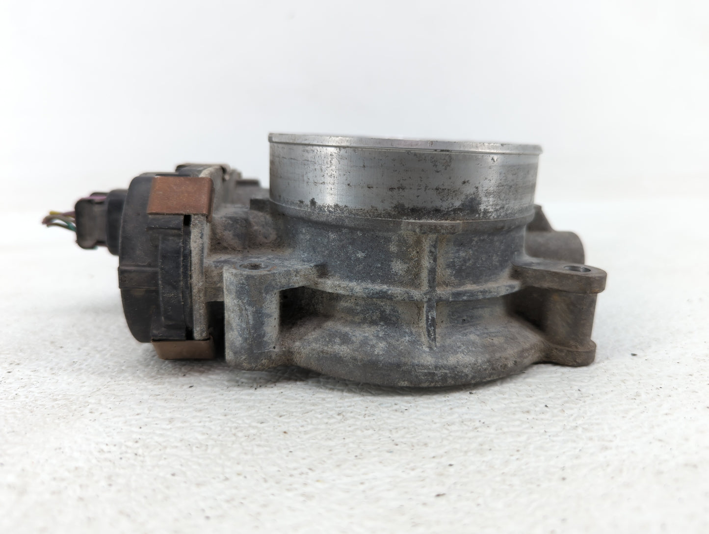 2009-2014 Chevrolet Tahoe Throttle Body P/N:RME87-3C9992 Fits Fits 2009 2010 2011 2012 2013 2014 2015 OEM Used Auto Parts - 