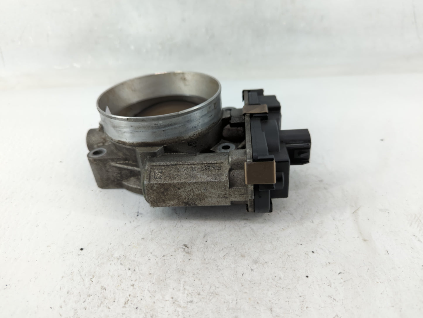 2009-2014 Chevrolet Tahoe Throttle Body P/N:RME87-3C9992 Fits Fits 2009 2010 2011 2012 2013 2014 2015 OEM Used Auto Parts - 