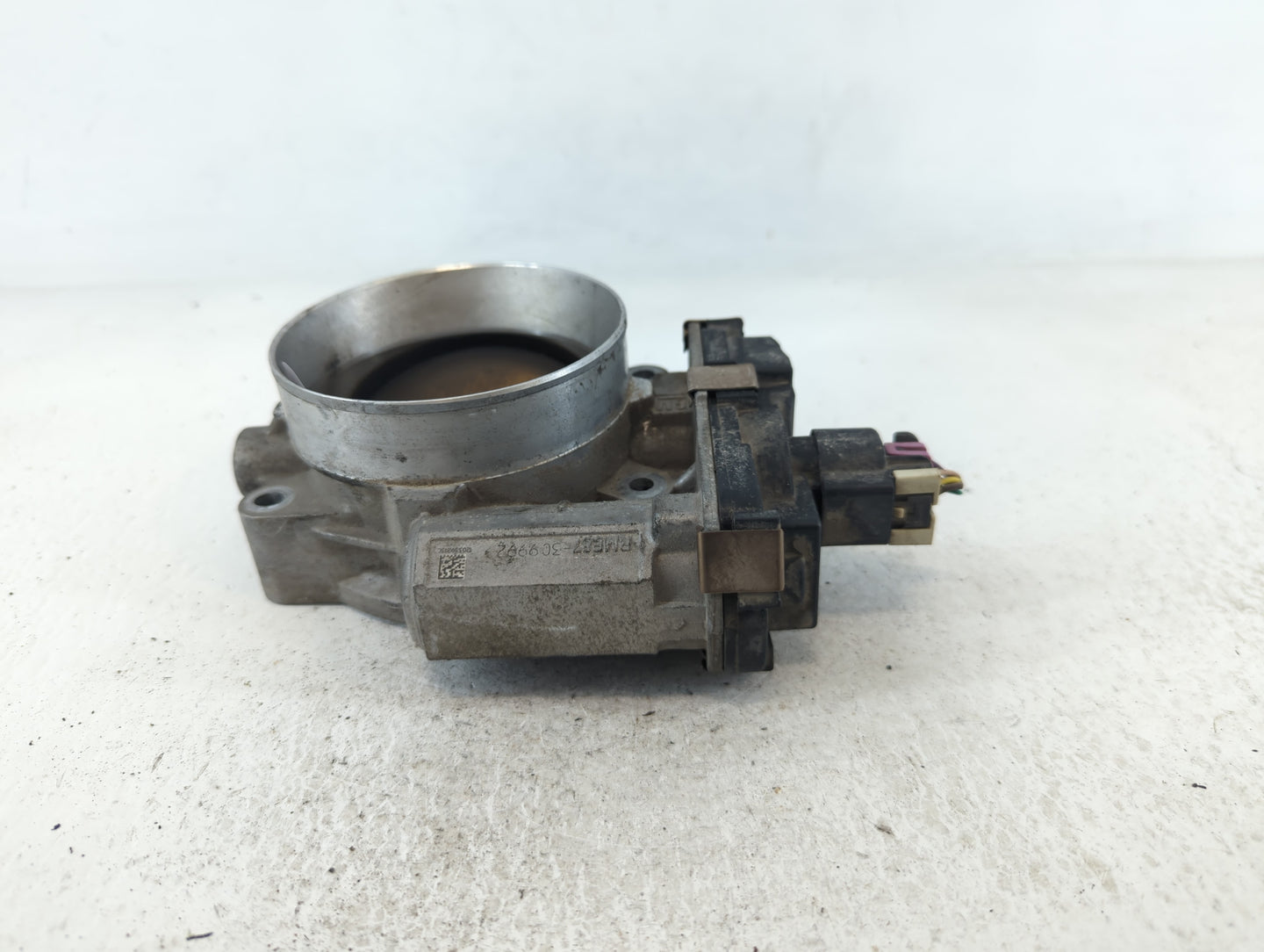 2009-2014 Chevrolet Tahoe Throttle Body P/N:RME37-3C Fits Fits 2009 2010 2011 2012 2013 2014 2015 OEM Used Auto Parts - Oemu