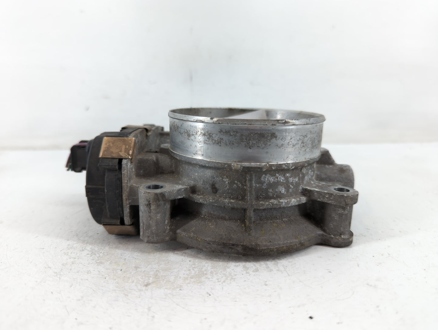 2009-2014 Chevrolet Tahoe Throttle Body P/N:RME87-3C9992 Fits Fits 2009 2010 2011 2012 2013 2014 2015 OEM Used Auto Parts - 