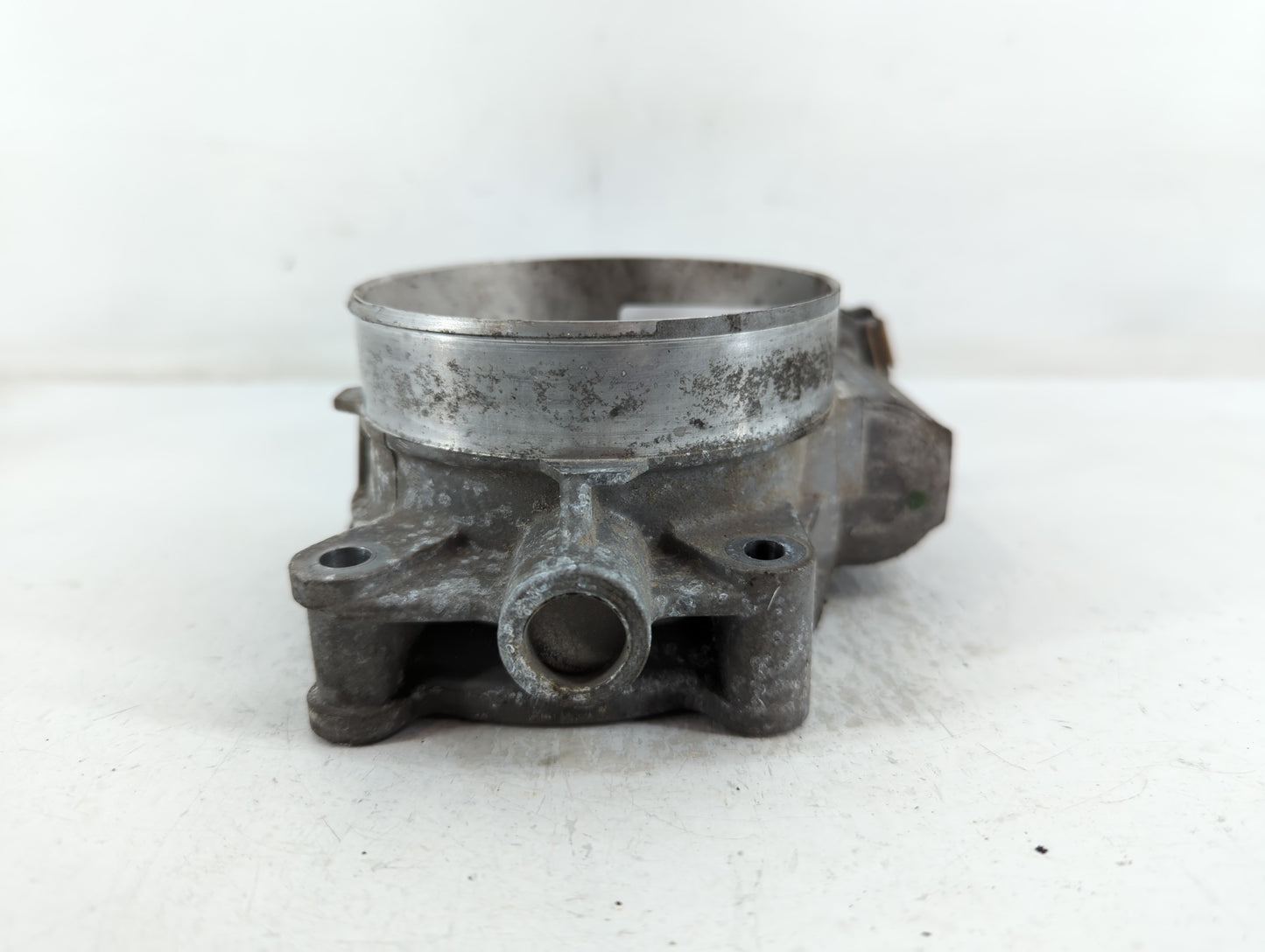 2009-2014 Chevrolet Tahoe Throttle Body P/N:RME87-3C9992 Fits Fits 2009 2010 2011 2012 2013 2014 2015 OEM Used Auto Parts - 