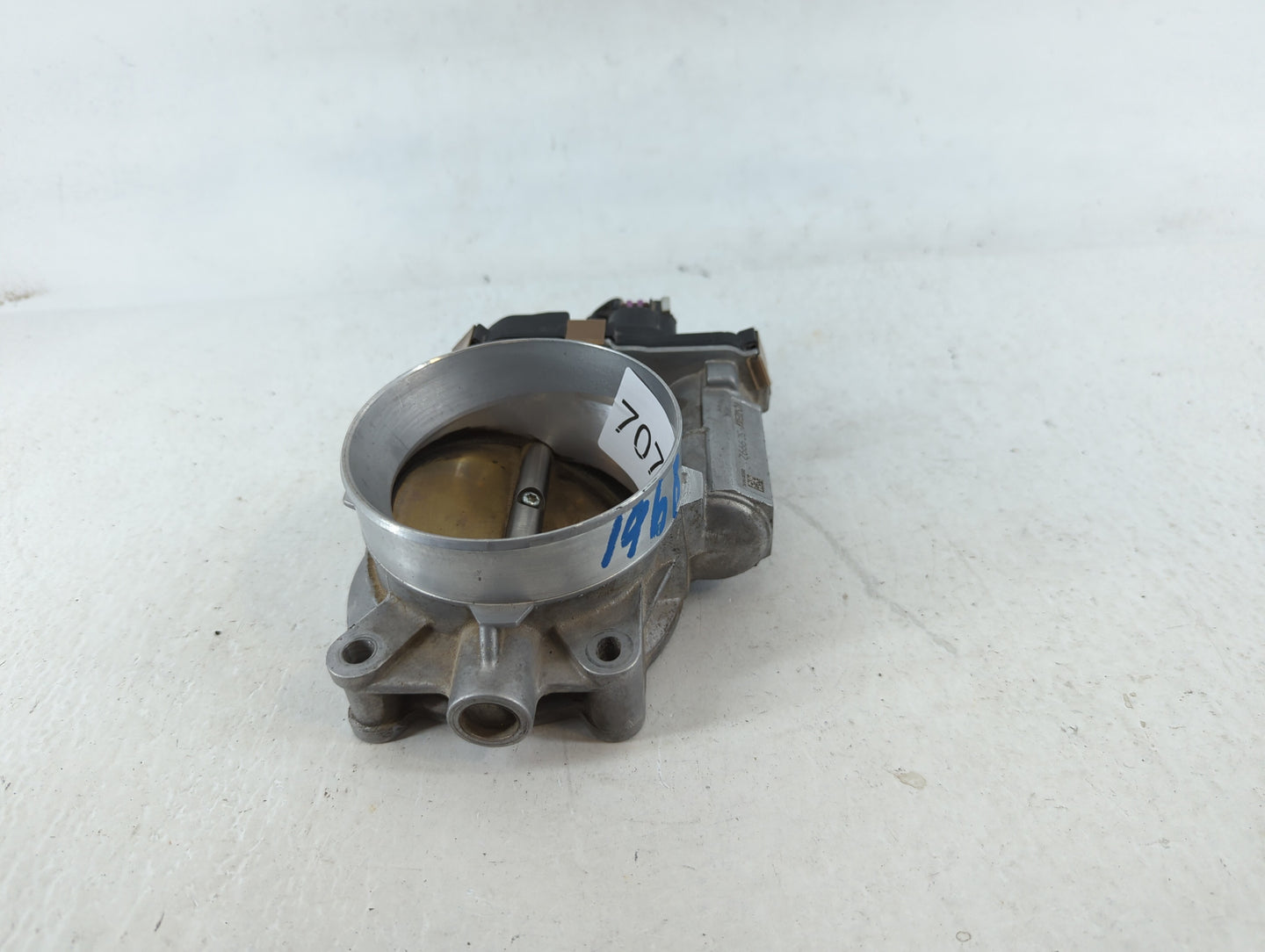 2009-2014 Chevrolet Tahoe Throttle Body P/N:RME87-3C9992 Fits Fits 2009 2010 2011 2012 2013 2014 2015 OEM Used Auto Parts - 