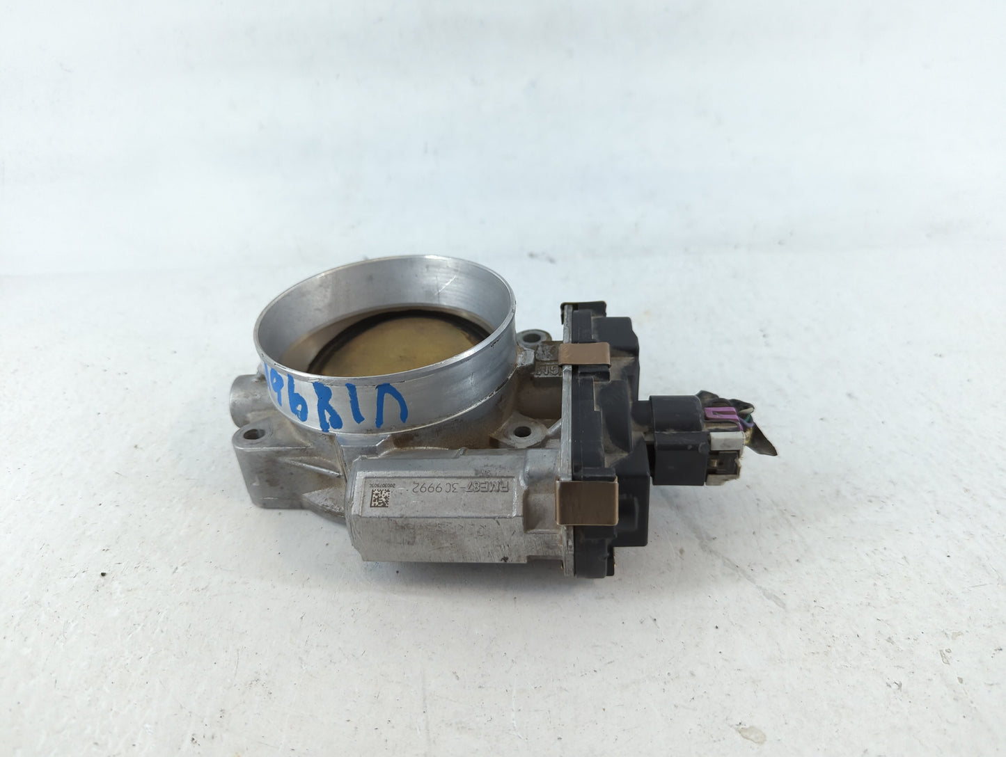 2009-2014 Chevrolet Tahoe Throttle Body P/N:RME87-3C9992 Fits Fits 2009 2010 2011 2012 2013 2014 2015 OEM Used Auto Parts - 