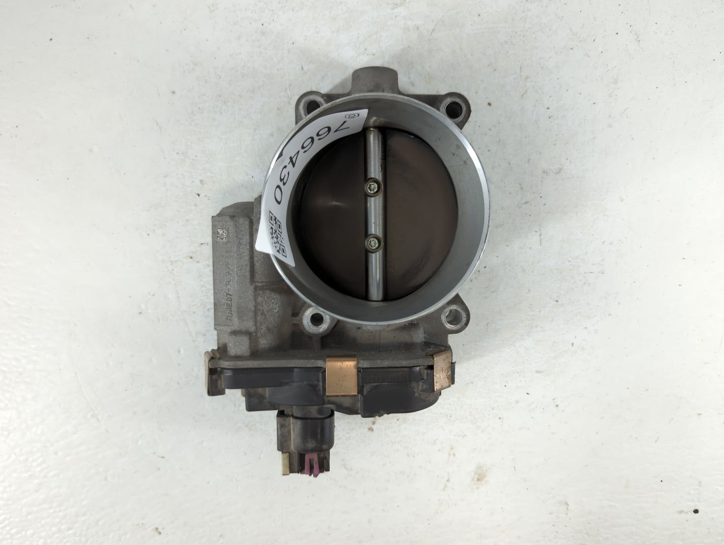 2009-2014 Chevrolet Tahoe Throttle Body P/N:RME87-3C9992 Fits Fits 2009 2010 2011 2012 2013 2014 2015 OEM Used Auto Parts - 