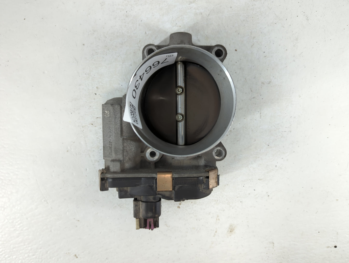 2009-2014 Chevrolet Tahoe Throttle Body P/N:RME87-3C9992 Fits Fits 2009 2010 2011 2012 2013 2014 2015 OEM Used Auto Parts - 