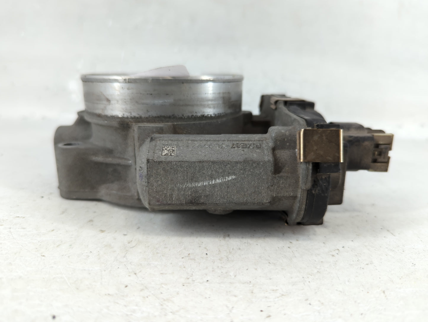 2009-2014 Chevrolet Tahoe Throttle Body P/N:RME87-3C9992 Fits Fits 2009 2010 2011 2012 2013 2014 2015 OEM Used Auto Parts - 