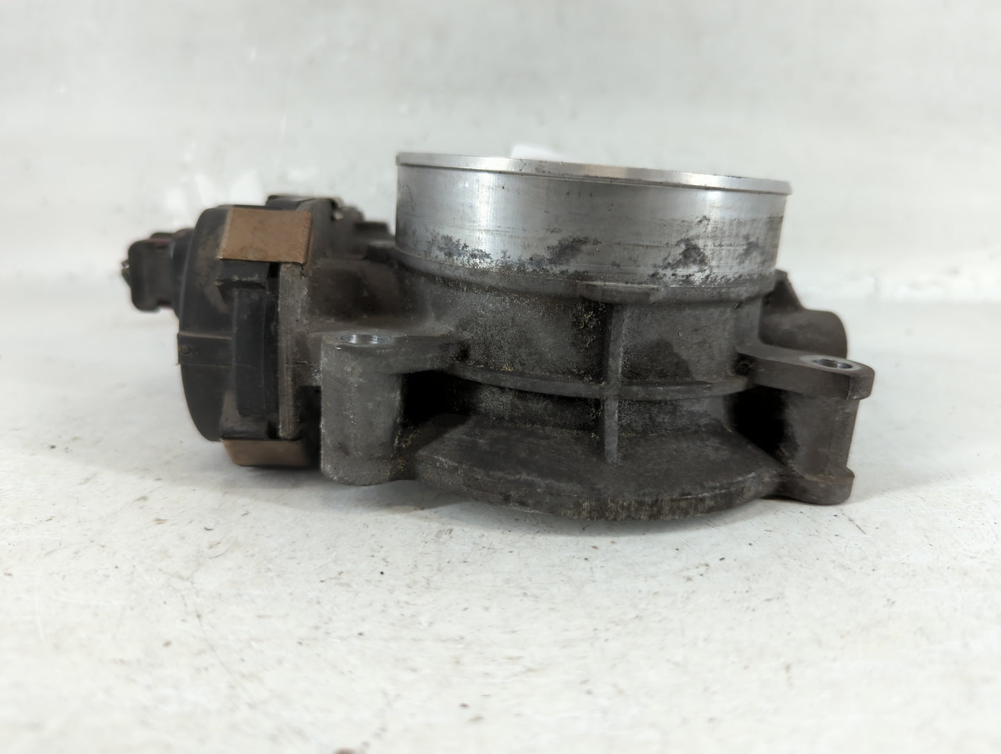 2009-2014 Chevrolet Tahoe Throttle Body P/N:RME87-3C9992 Fits Fits 2009 2010 2011 2012 2013 2014 2015 OEM Used Auto Parts - 