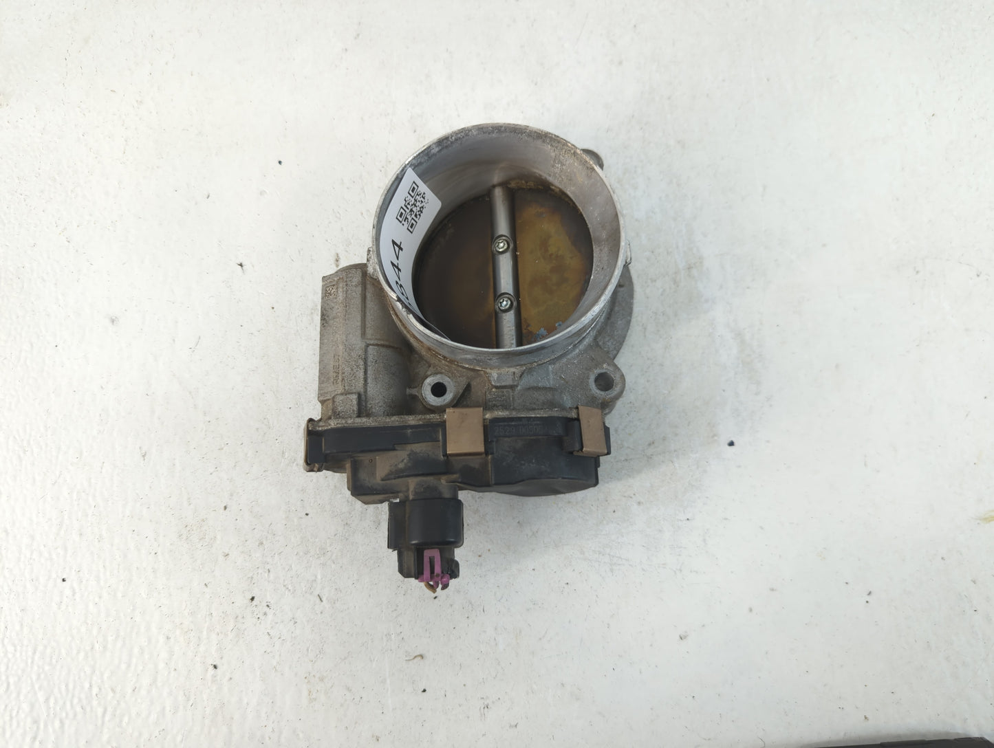 2009-2014 Chevrolet Tahoe Throttle Body P/N:3C9992 RME87 Fits Fits 2009 2010 2011 2012 2013 2014 2015 OEM Used Auto Parts - 
