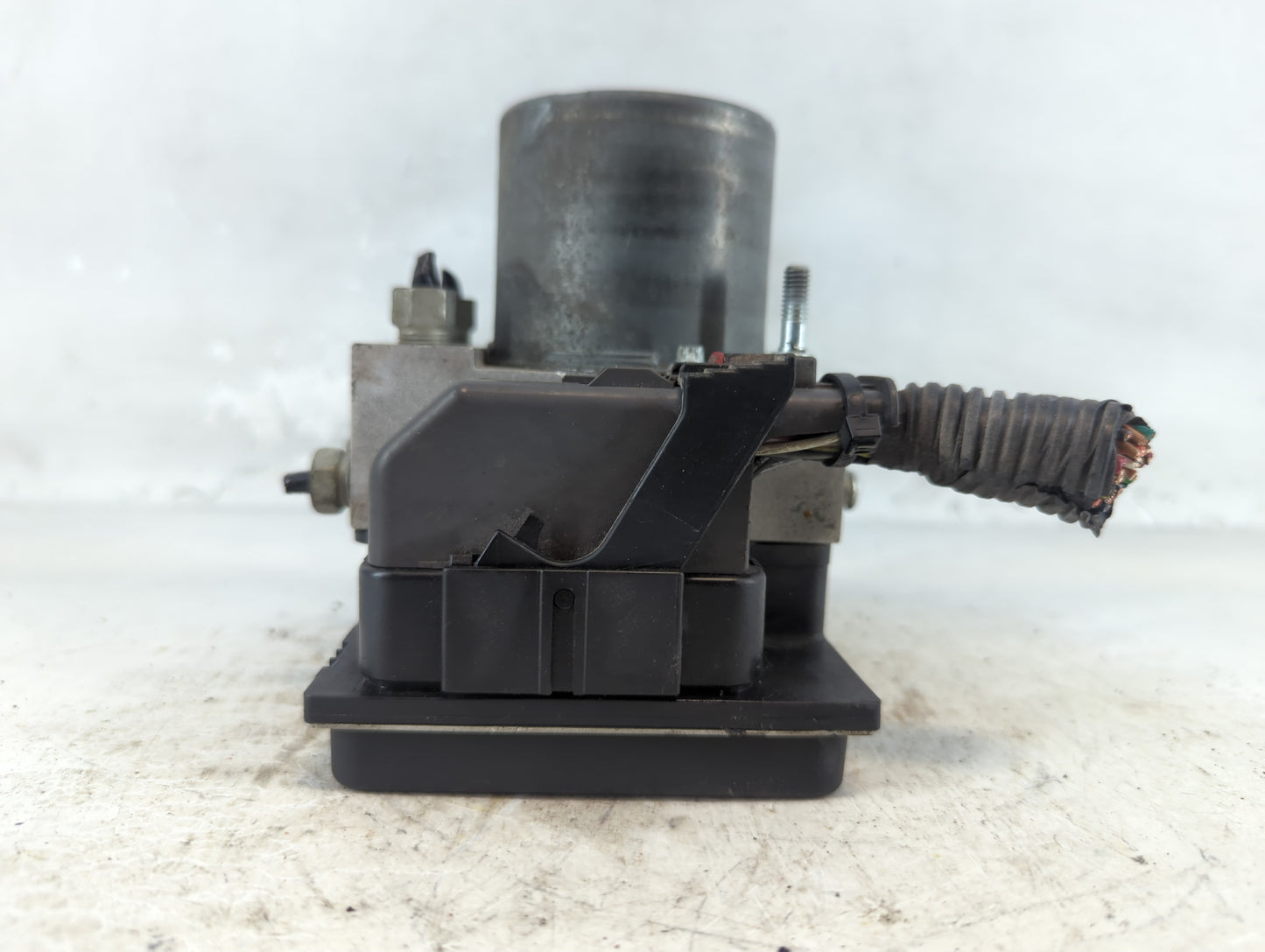2017 Chevrolet Traverse ABS Pump Control Module Replacement P/N:22012779 Fits Fits 2012 2013 2014 2015 2016 OEM Used Auto Pa