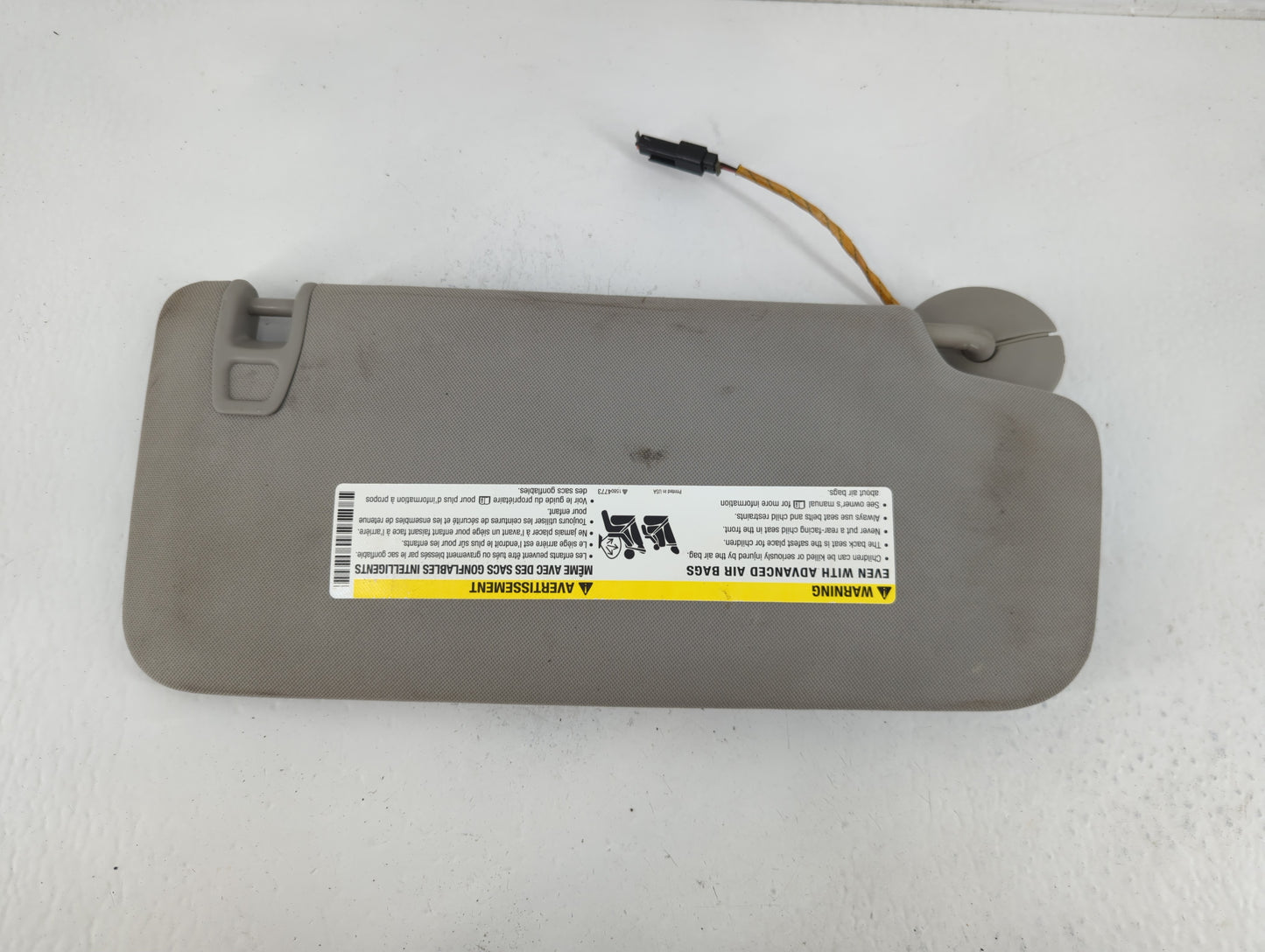 2013 Chevrolet Traverse Sun Visor Shade Replacement Passenger Right Mirror Fits OEM Used Auto Parts - Oemusedautoparts1.com