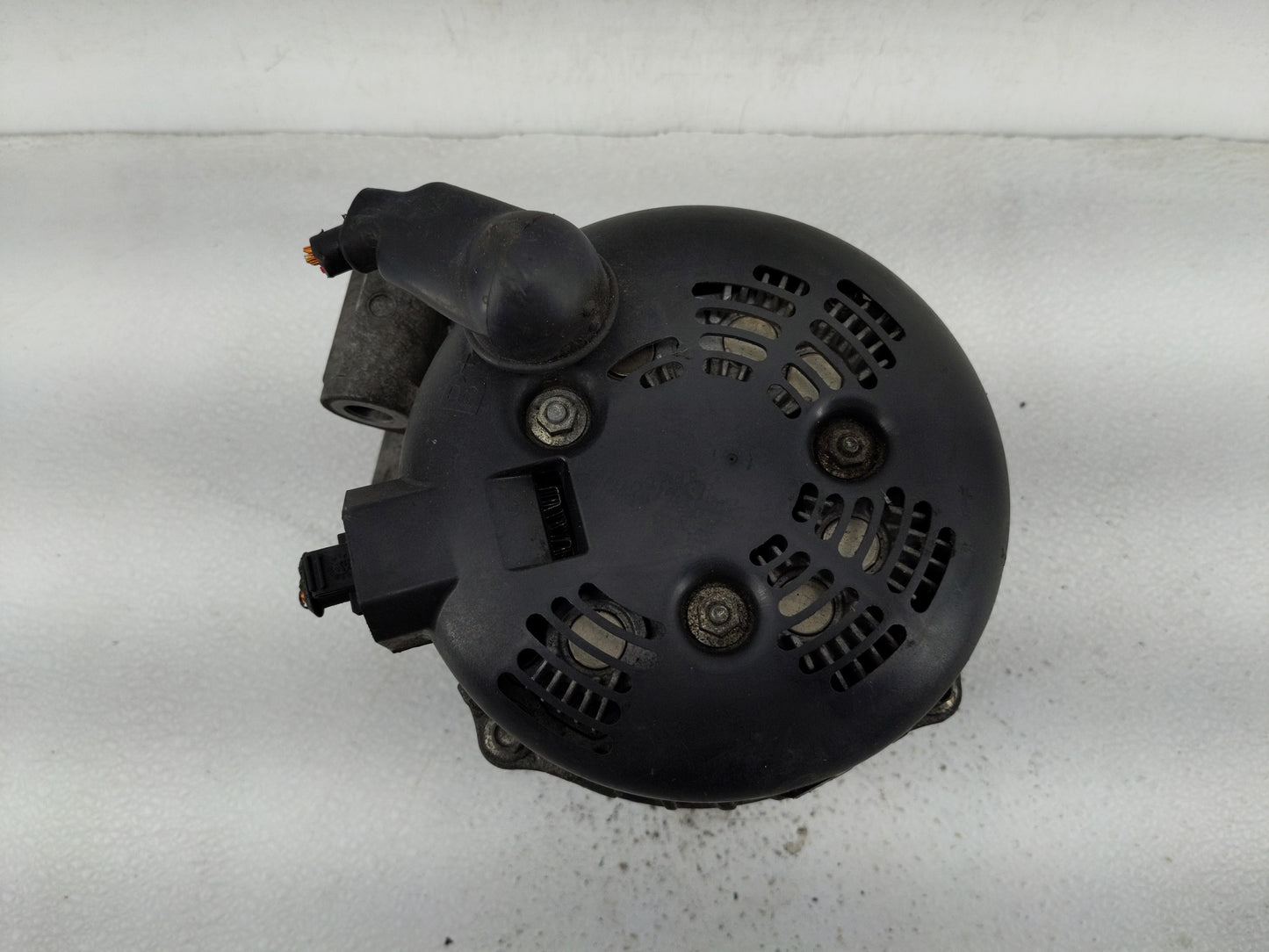 2013 Chevrolet Traverse Alternator Replacement Generator Charging Assembly Engine OEM P/N:20838975 Fits OEM Used Auto Parts 