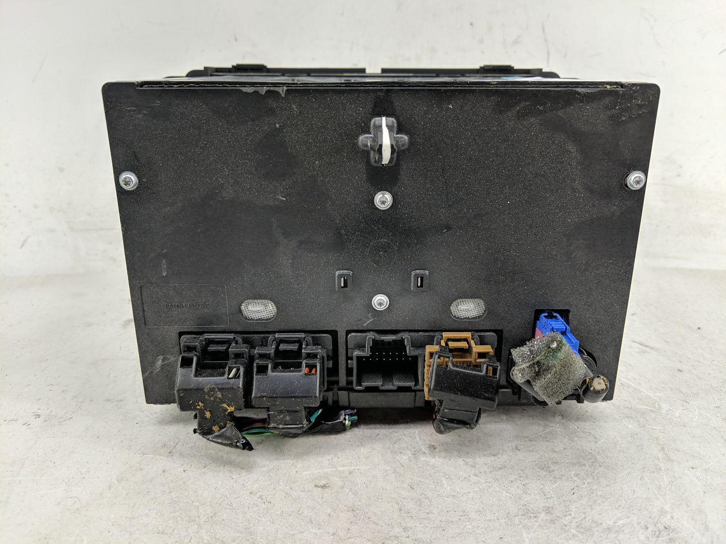2013 Chevrolet Traverse Radio AM FM Cd Player Receiver Replacement Fits OEM Used Auto Parts - Oemusedautoparts1.com