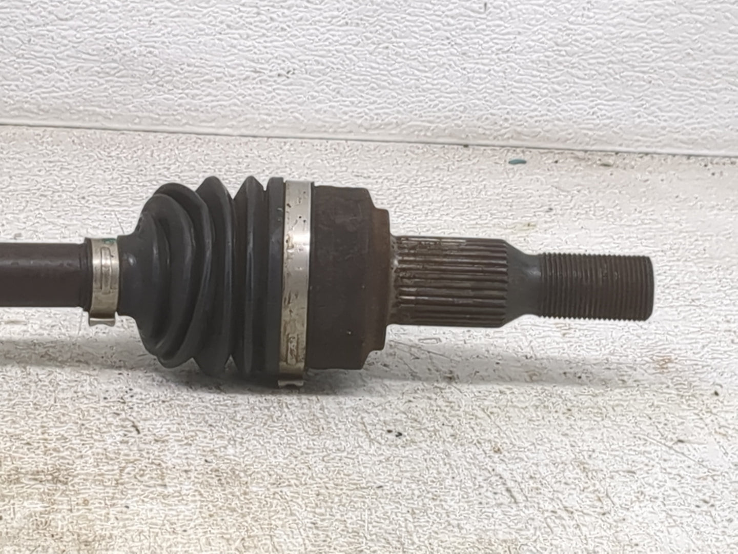 2017-2017 Chevrolet Traverse Axle Shaft Rear Driver Cv C/v 1428380 - Oemusedautoparts1.com
