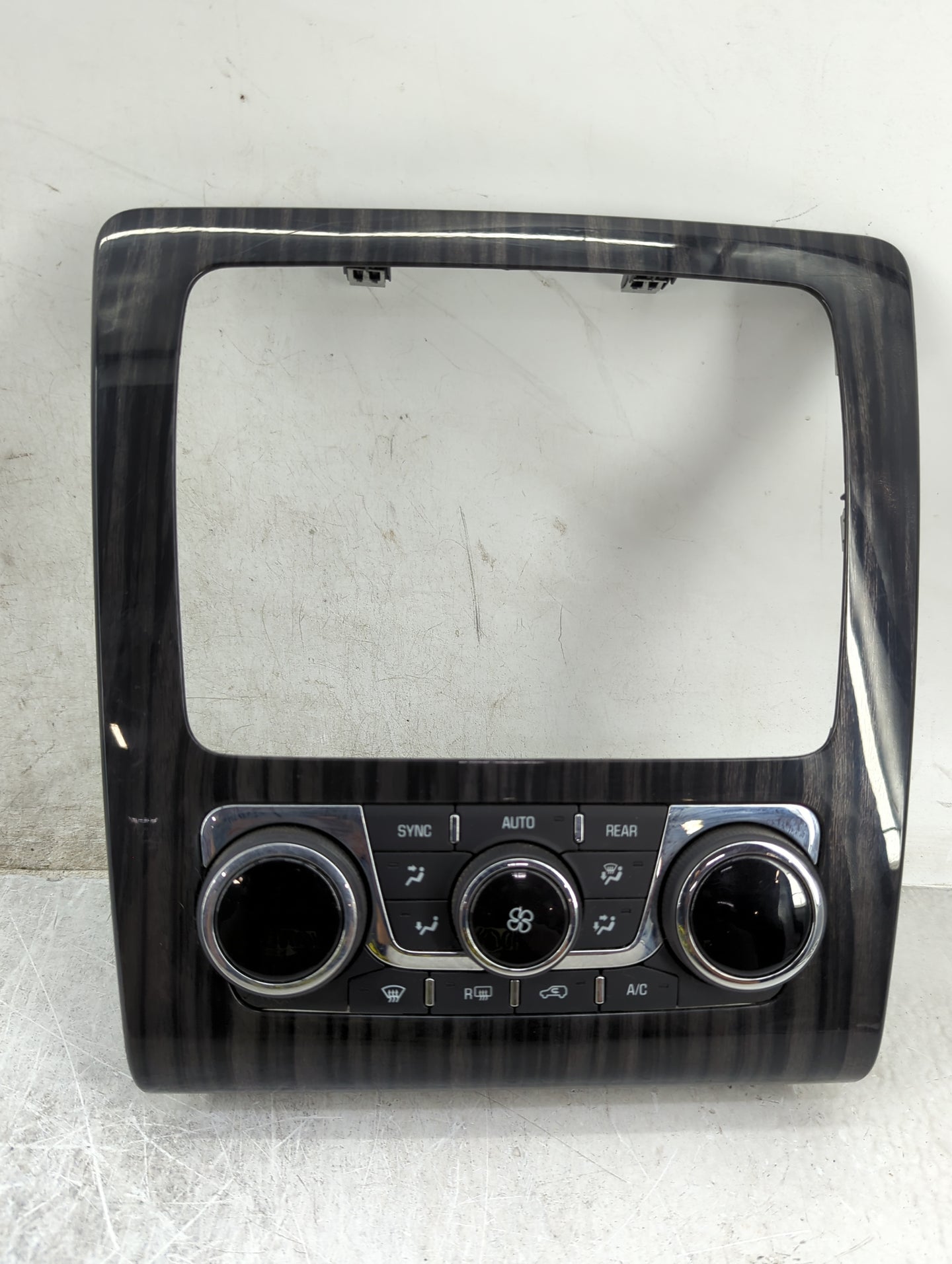 2013 Chevrolet Traverse Climate Control Module Temperature AC/Heater Replacement P/N:22796207 Fits OEM Used Auto Parts - Oem