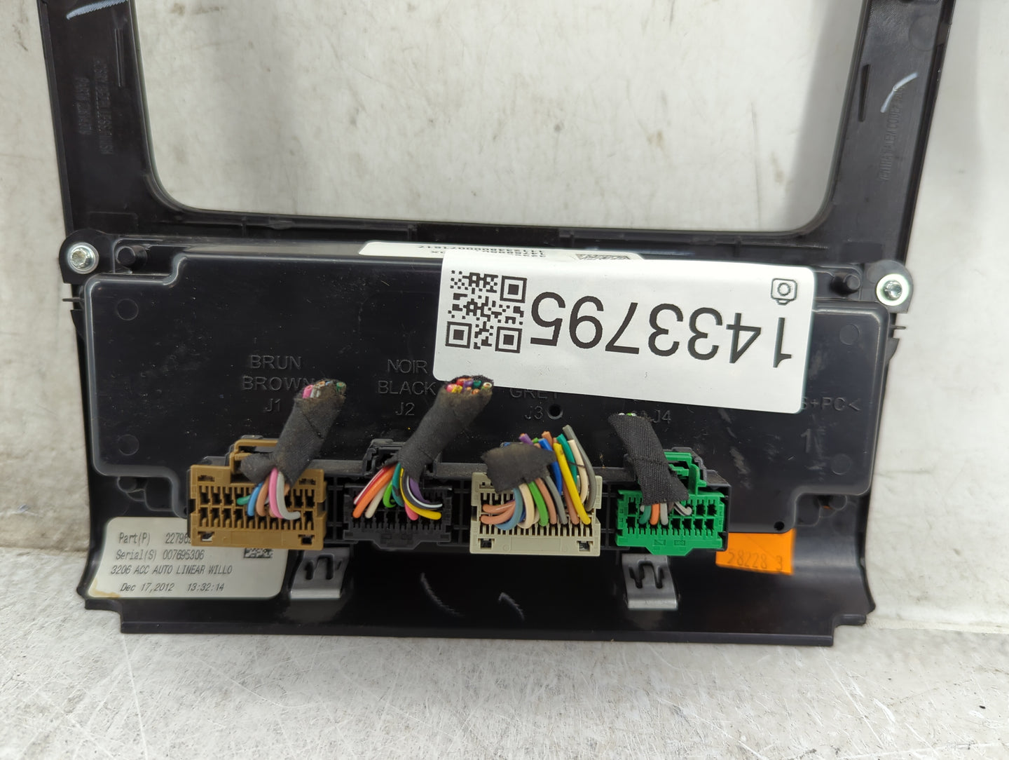 2013 Chevrolet Traverse Climate Control Module Temperature AC/Heater Replacement P/N:22796207 Fits OEM Used Auto Parts - Oem
