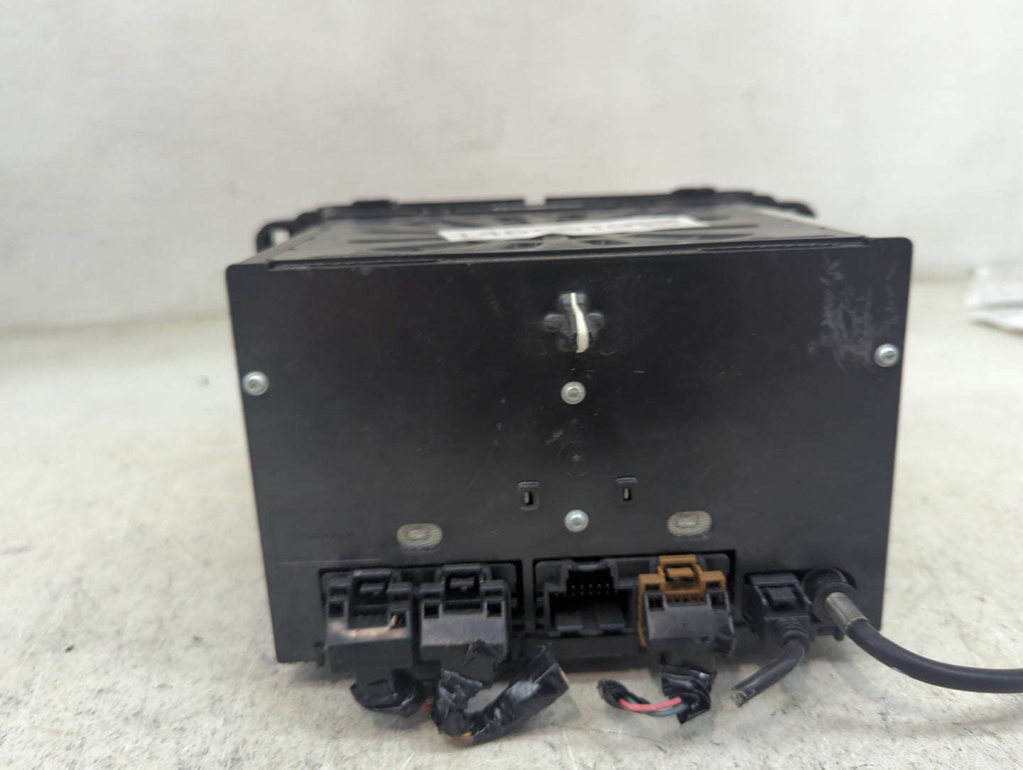 2013 Chevrolet Traverse Radio AM FM Cd Player Receiver Replacement P/N:23130123 28383592, L2QDJ060TR Fits OEM Used Auto Part