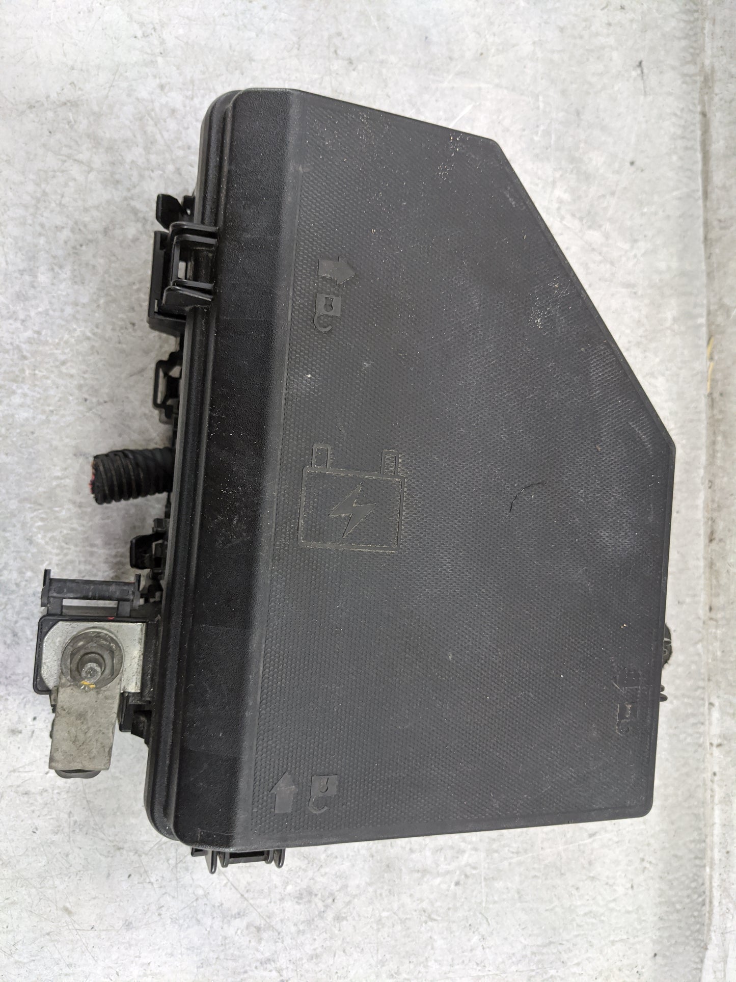 2013-2014 Chevrolet Traverse Fusebox Fuse Box Panel Relay Module P/N:22933347 22210024, 15129999 Fits Fits 2013 2014 OEM Use