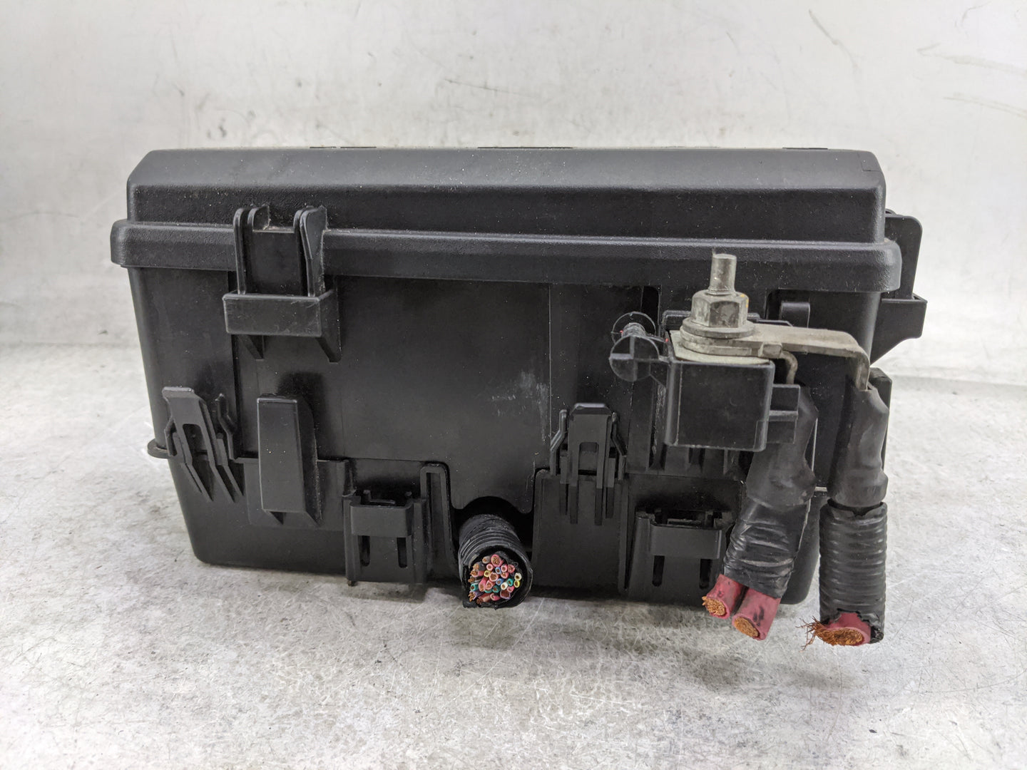 2013-2014 Chevrolet Traverse Fusebox Fuse Box Panel Relay Module P/N:22933347 22210024, 15129999 Fits Fits 2013 2014 OEM Use