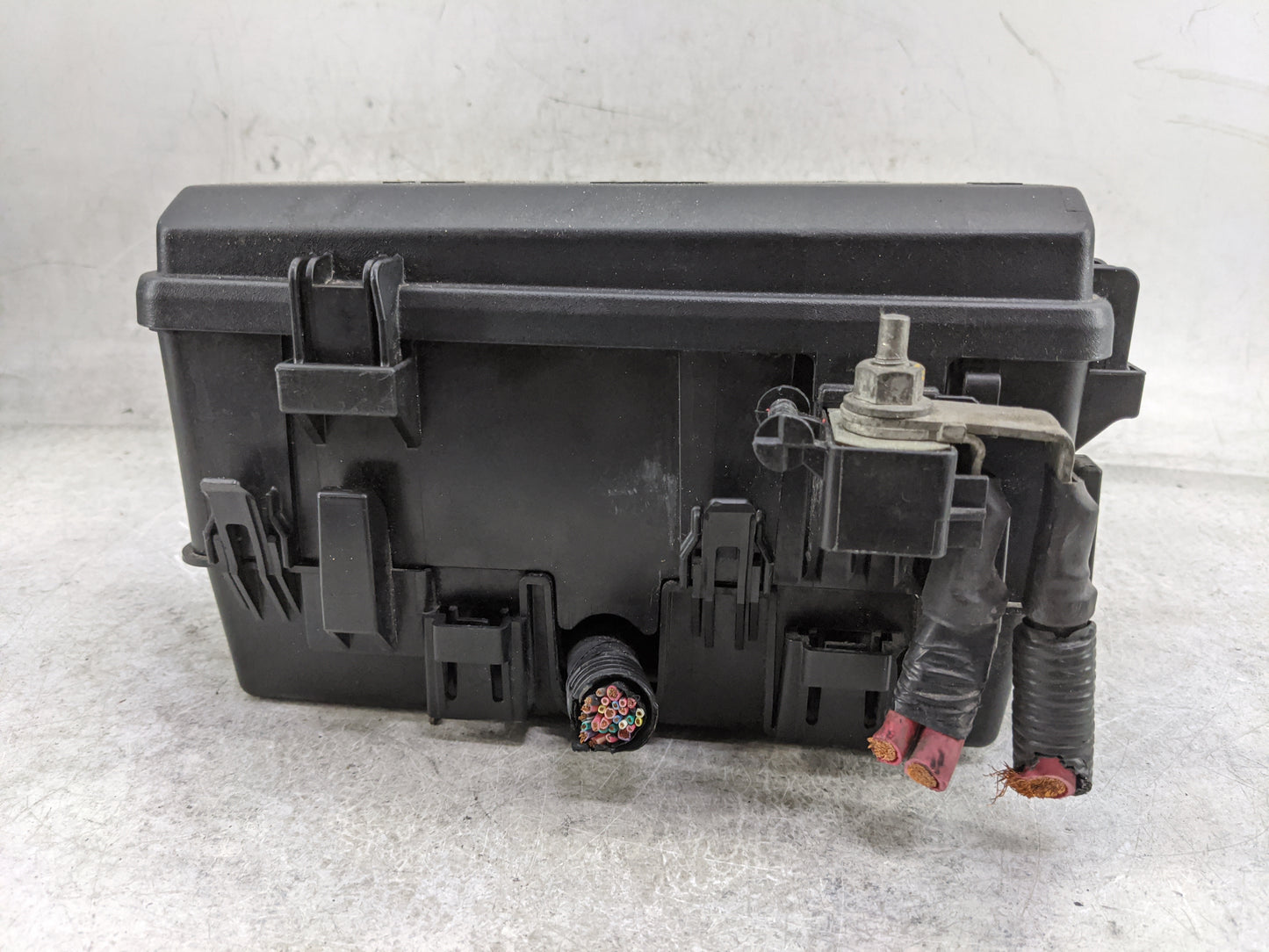 2013-2014 Chevrolet Traverse Fusebox Fuse Box Panel Relay Module P/N:22933347 22210024, 15129999 Fits Fits 2013 2014 OEM Use
