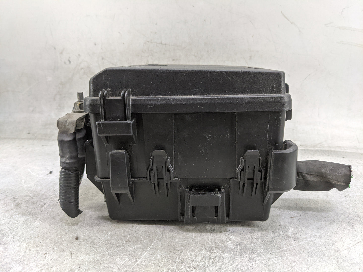 2013-2014 Chevrolet Traverse Fusebox Fuse Box Panel Relay Module P/N:22933347 22210024, 15129999 Fits Fits 2013 2014 OEM Use