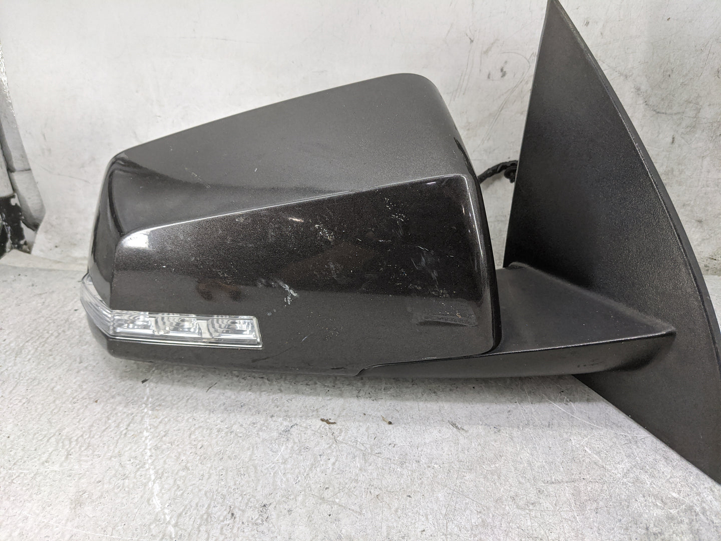 2013 Chevrolet Traverse Passenger Side View Mirror - Right Door Mirror OEM Used - Oemusedautoparts1.com
