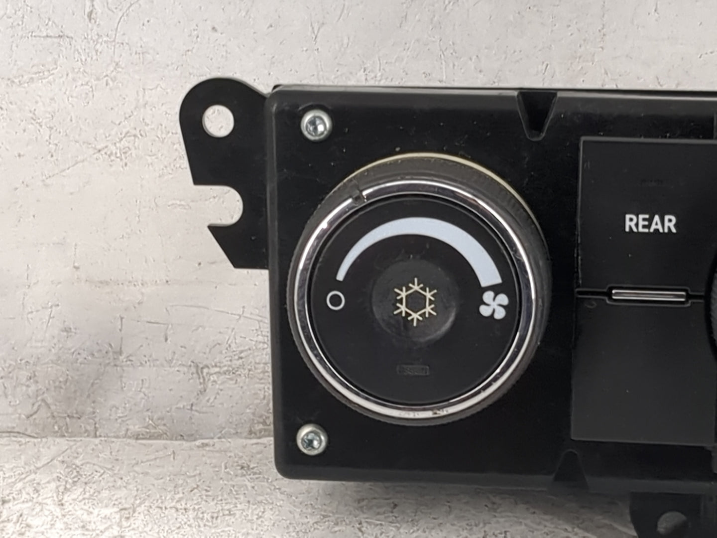 2013-2017 Chevrolet Traverse Climate Control Module Temperature AC/Heater Replacement P/N:22969802 Fits OEM Used Auto Parts 