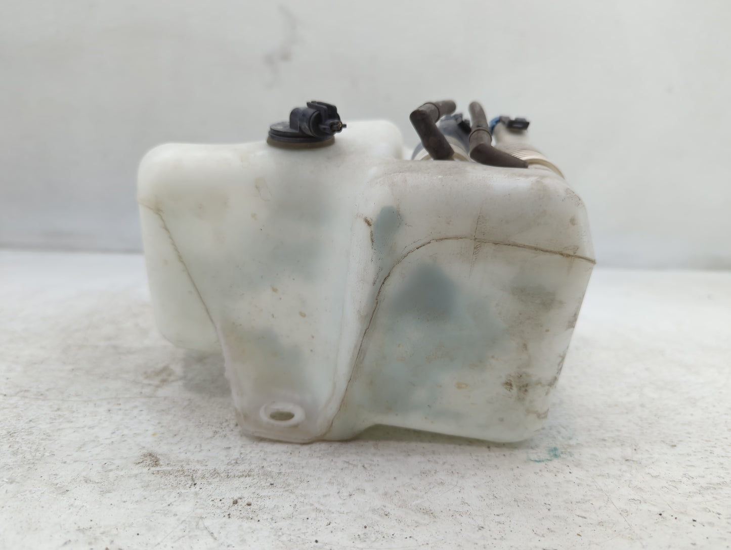 Chevrolet Traverse Windshield Washer Fluid Reservoir Bottle Oem - Oemusedautoparts1.com