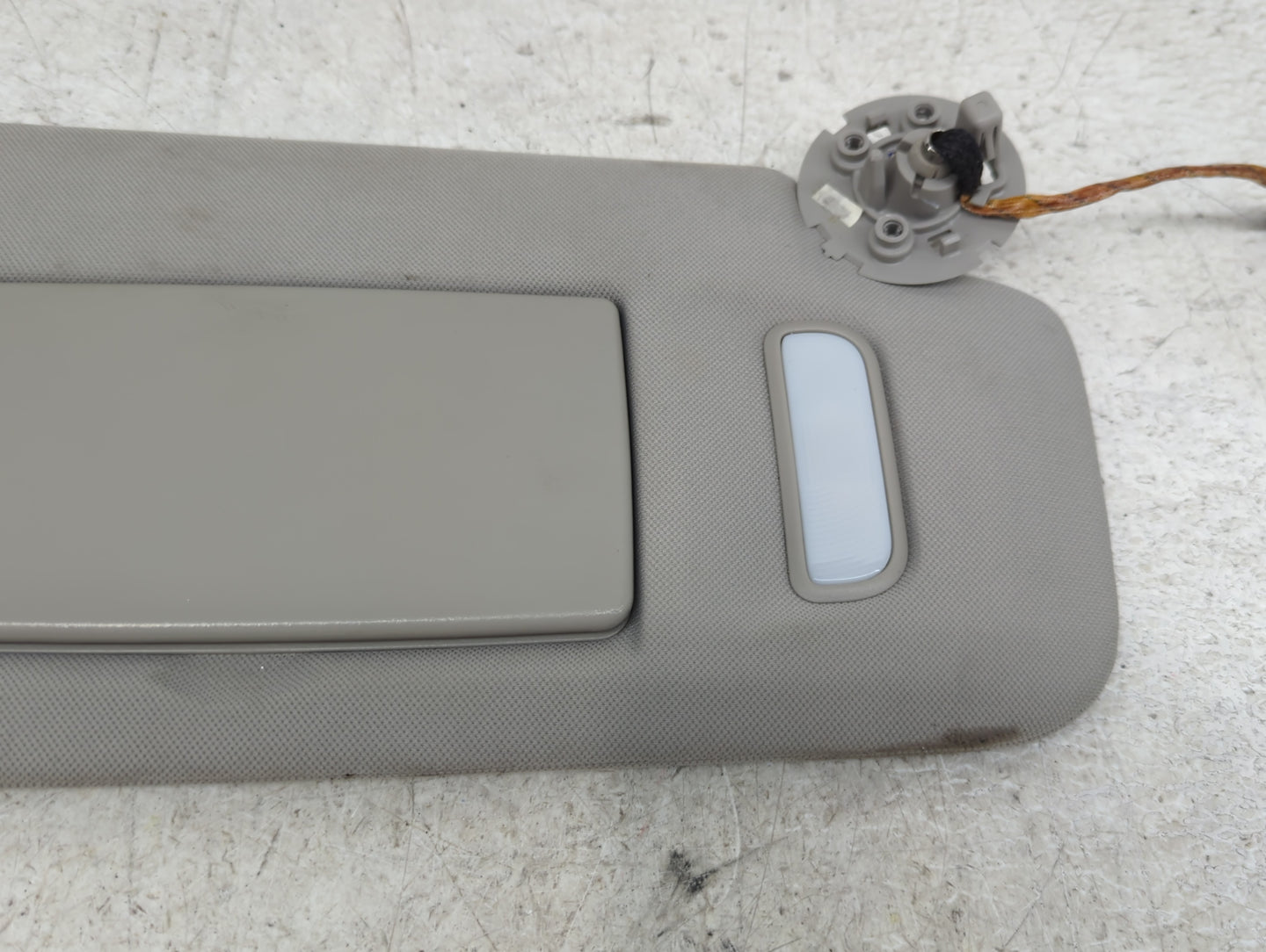 2013 Chevrolet Traverse Sun Visor Shade Replacement Passenger Right Mirror Fits OEM Used Auto Parts - Oemusedautoparts1.com