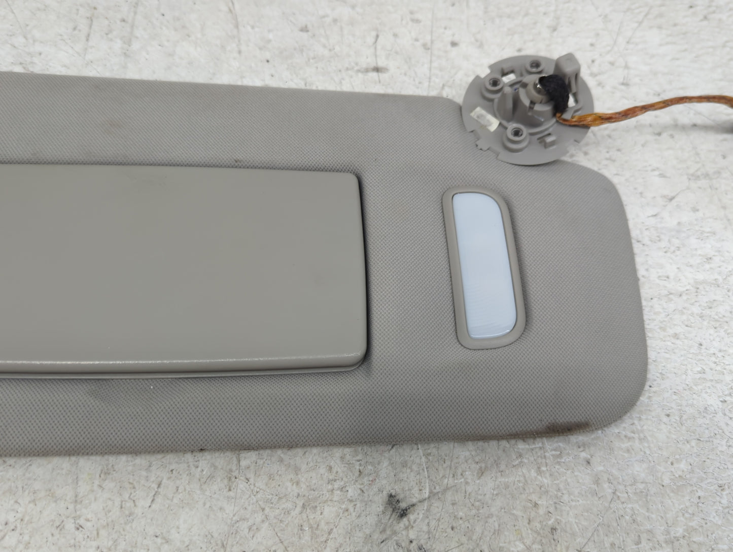 2013 Chevrolet Traverse Sun Visor Shade Replacement Passenger Right Mirror Fits OEM Used Auto Parts - Oemusedautoparts1.com