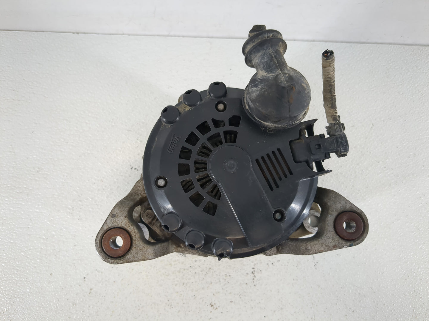 2013-2014 Chevrolet Trax Alternator Replacement Generator Charging Assembly Engine OEM P/N:13588289 Fits OEM Used Auto Parts