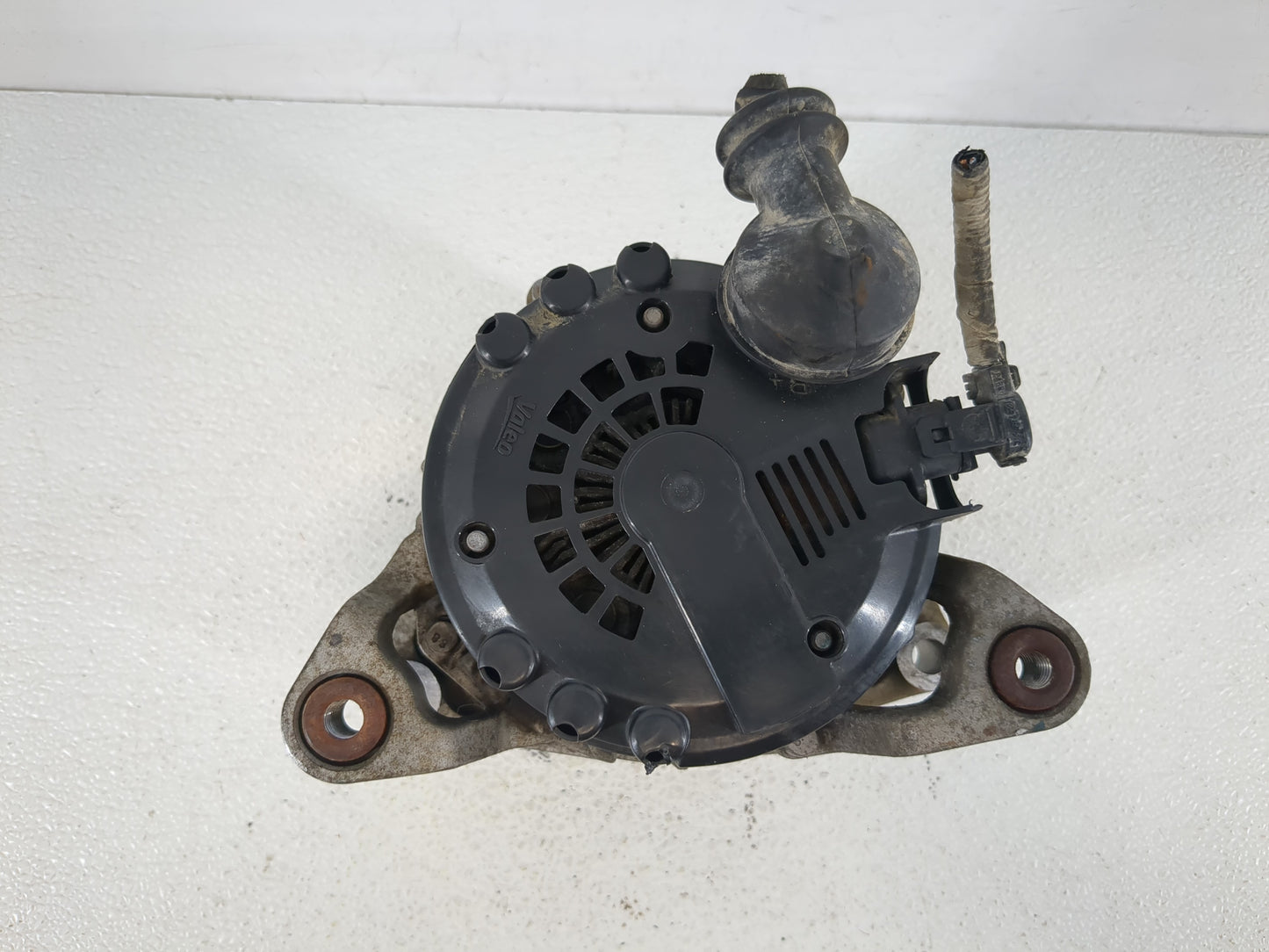 2013-2014 Chevrolet Trax Alternator Replacement Generator Charging Assembly Engine OEM P/N:13588289 Fits OEM Used Auto Parts