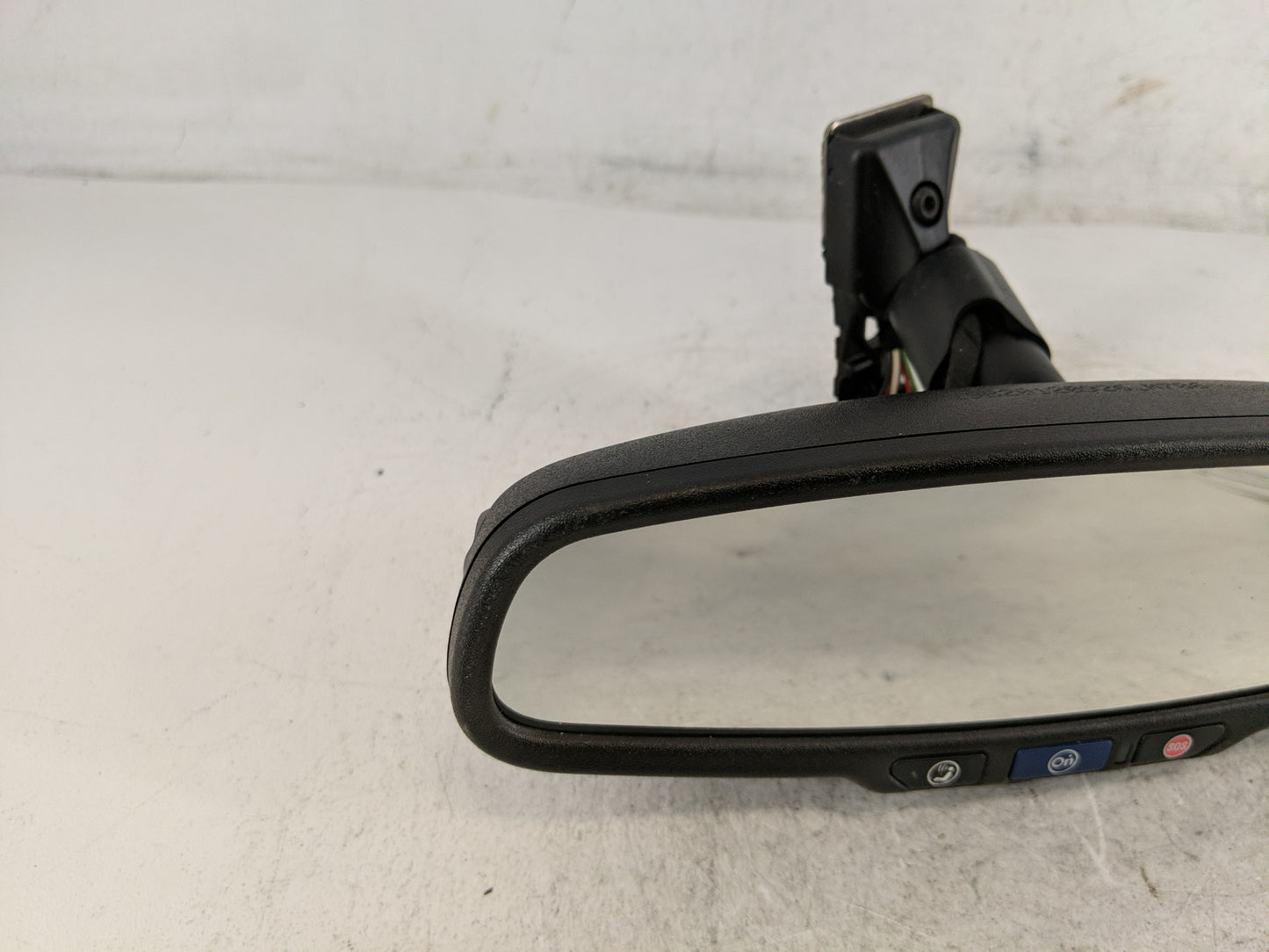 2013-2014 Chevrolet Trax Interior Rear View Mirror Replacement OEM P/N:E11026391 E11046391 Fits OEM Used Auto Parts - Oemuse