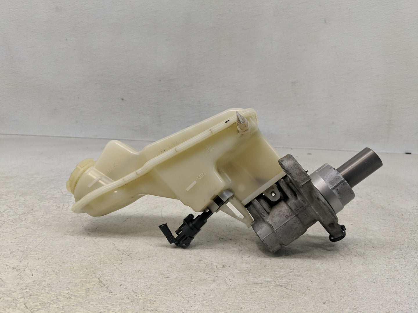 2013-2021 Chevrolet Trax Brake Master Cylinder 1310766 - Oemusedautoparts1.com