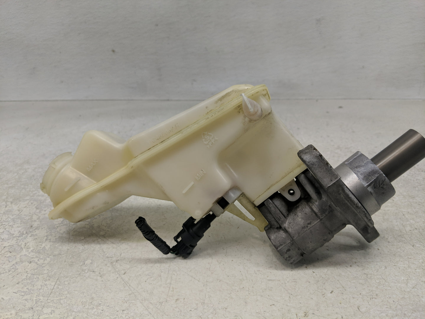 2013-2021 Chevrolet Trax Brake Master Cylinder 1311265 - Oemusedautoparts1.com