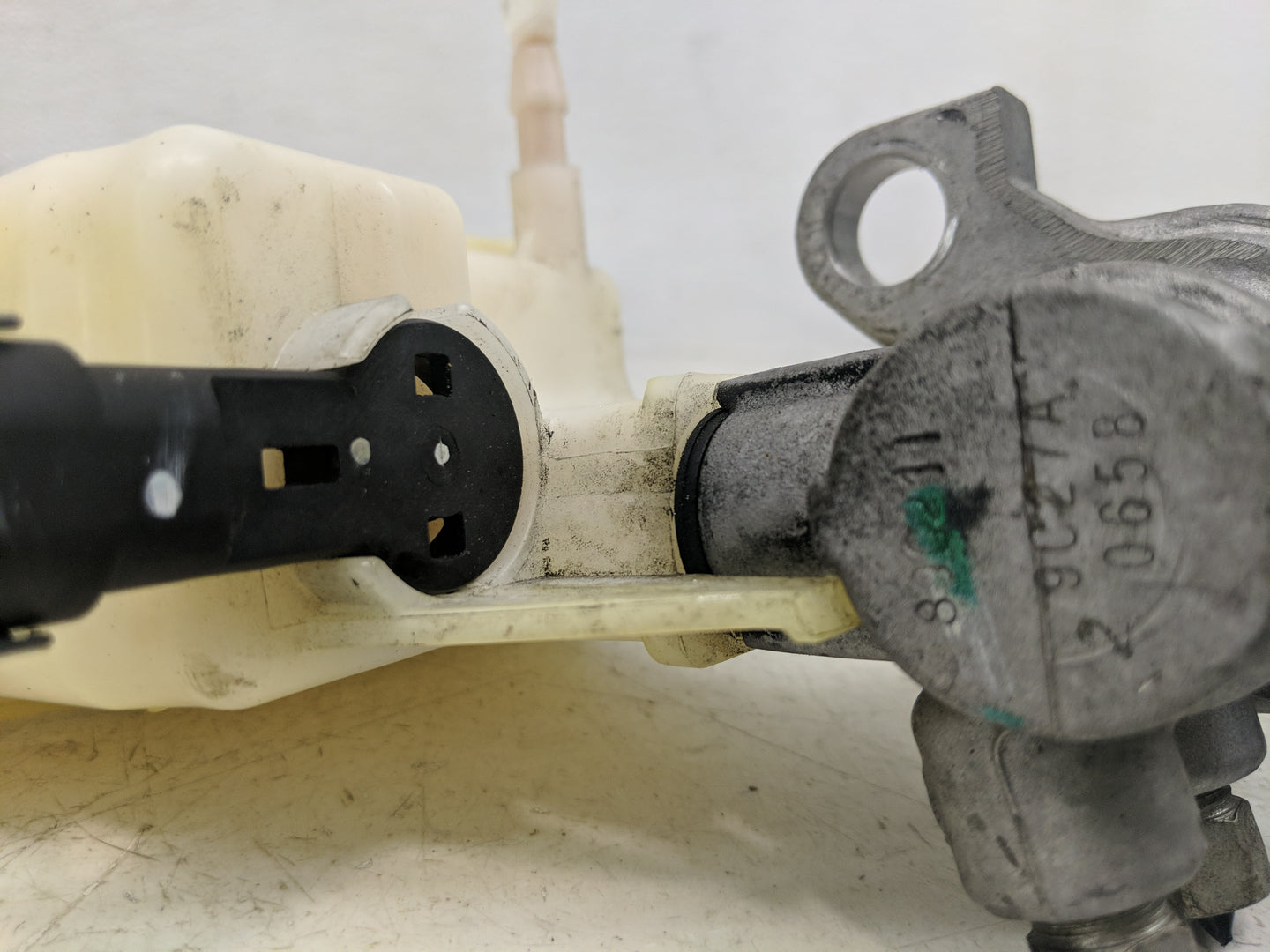2013-2021 Chevrolet Trax Brake Master Cylinder 1311265 - Oemusedautoparts1.com