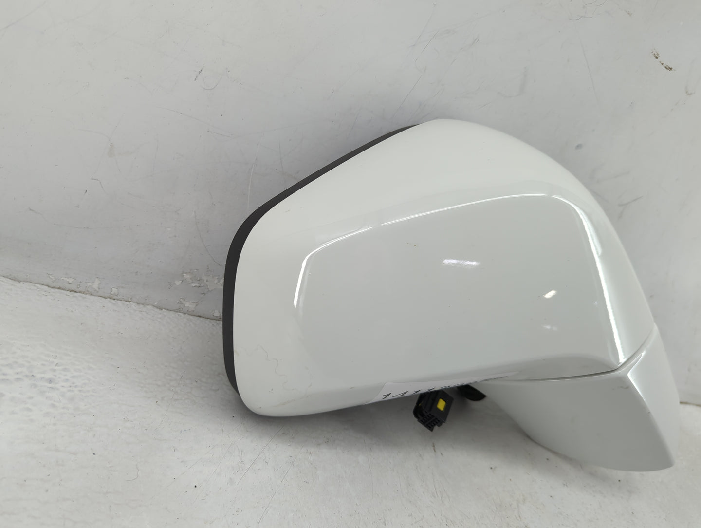 2013-2014 Chevrolet Trax Driver Side View Mirror - Left Door Mirror OEM Used - Oemusedautoparts1.com