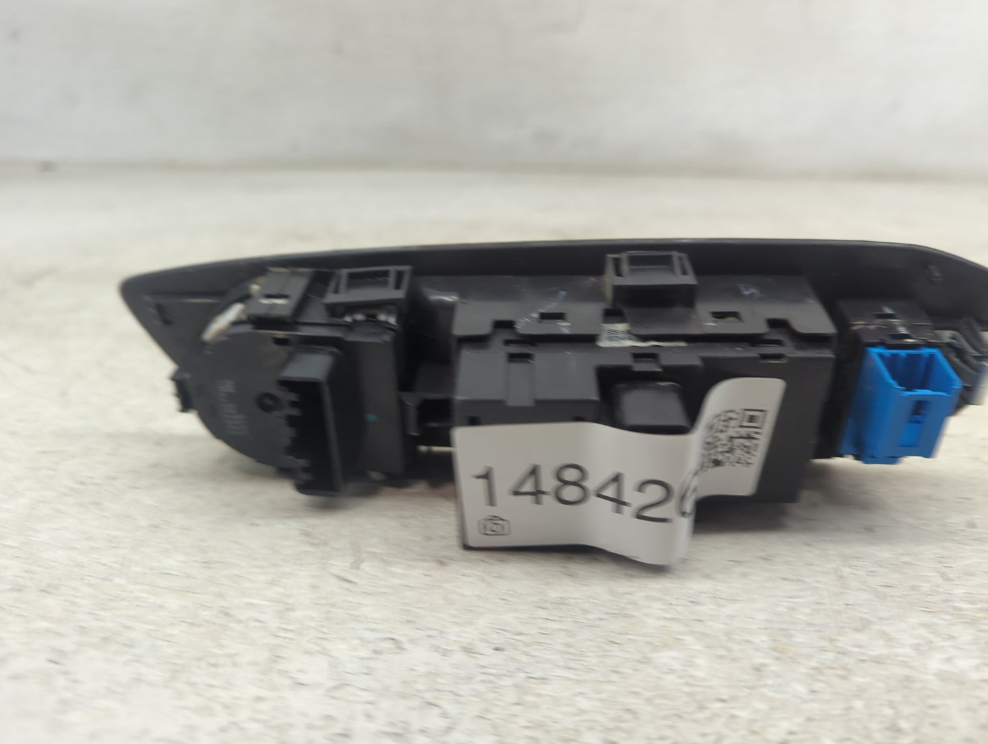 2013 Chevrolet Trax Master Power Window Switch Replacement Driver Side Left Fits OEM Used Auto Parts - Oemusedautoparts1.com
