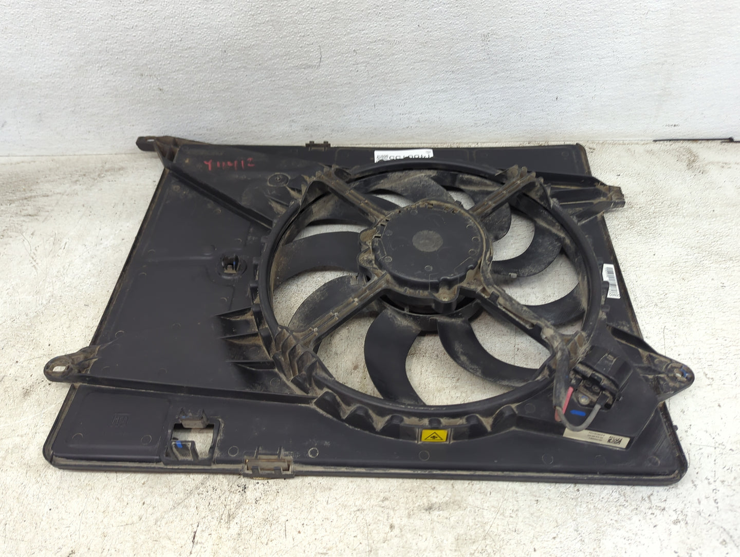 2013 Chevrolet Trax Electric Radiator Cooling Fan Motor Assembly Fits OEM Used Auto Parts - Oemusedautoparts1.com