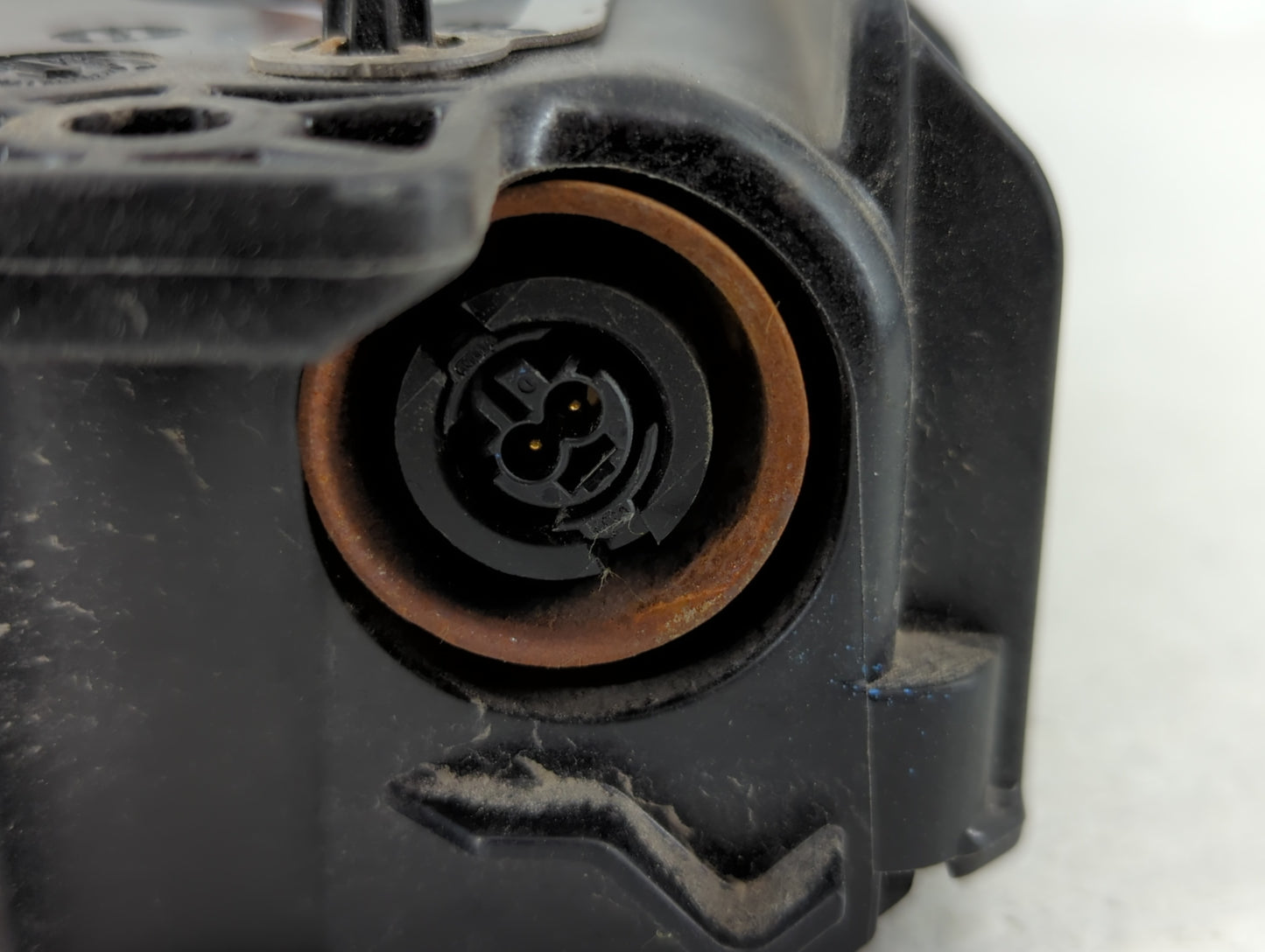 2013-2017 Chevrolet Trax Air Bag Driver Left Knee OEM P/N:95259946, 813016342 813016342 Fits Fits 2013 2014 2015 2016 2017 O
