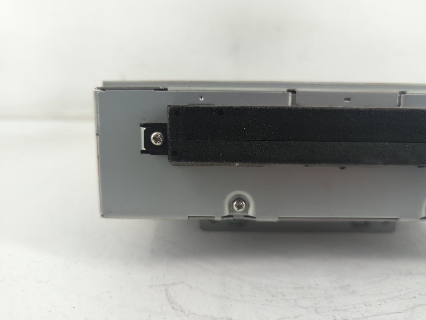 Chevrolet V30 Am Fm Cd Player Radio Receiver - Oemusedautoparts1.com