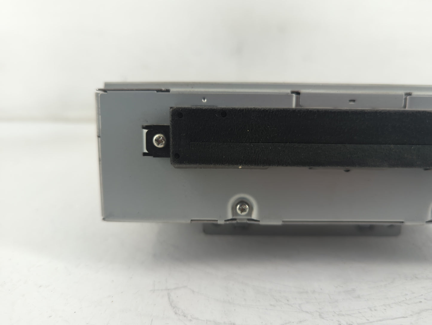 Chevrolet V30 Am Fm Cd Player Radio Receiver - Oemusedautoparts1.com