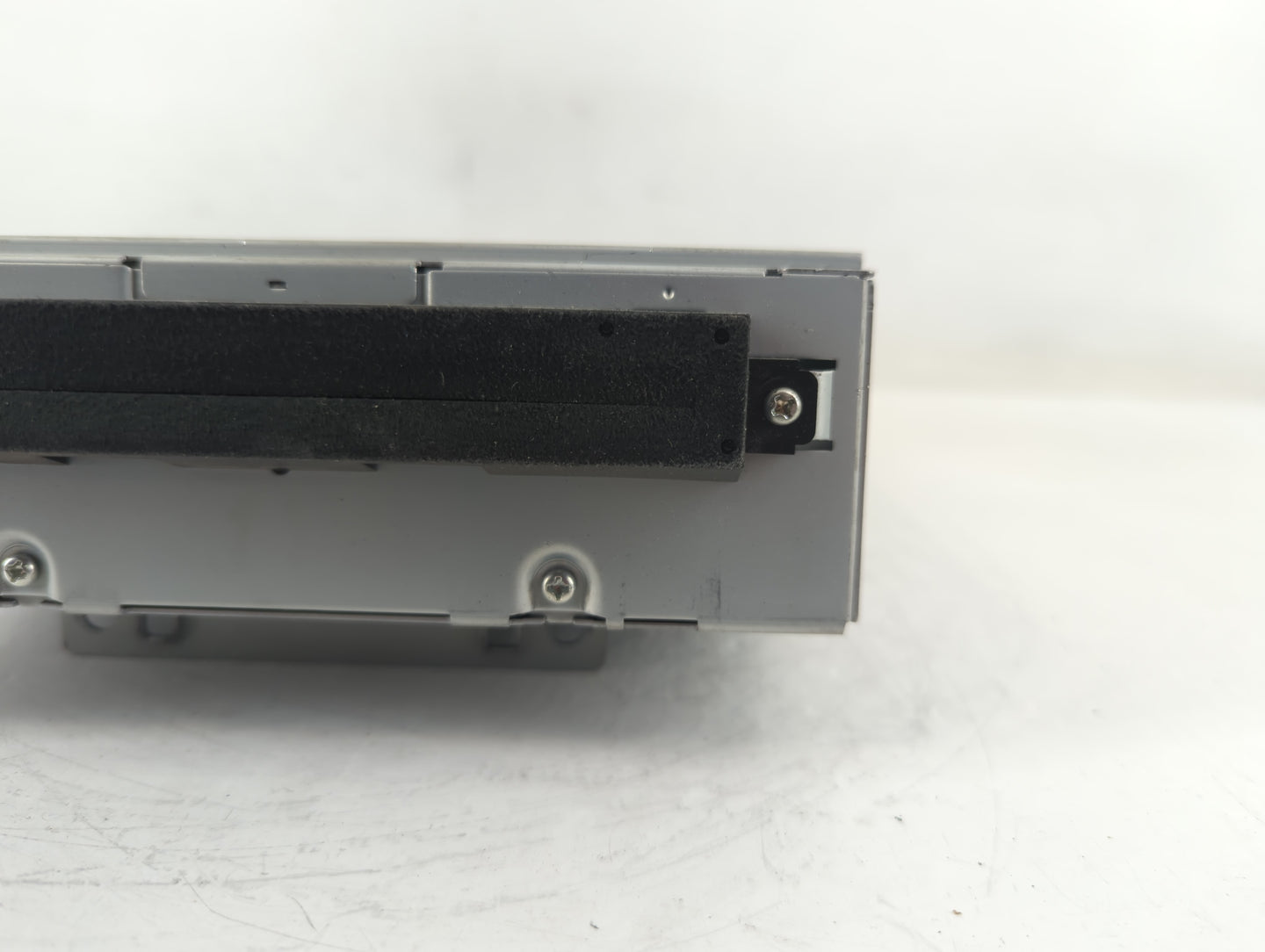 Chevrolet V30 Am Fm Cd Player Radio Receiver - Oemusedautoparts1.com