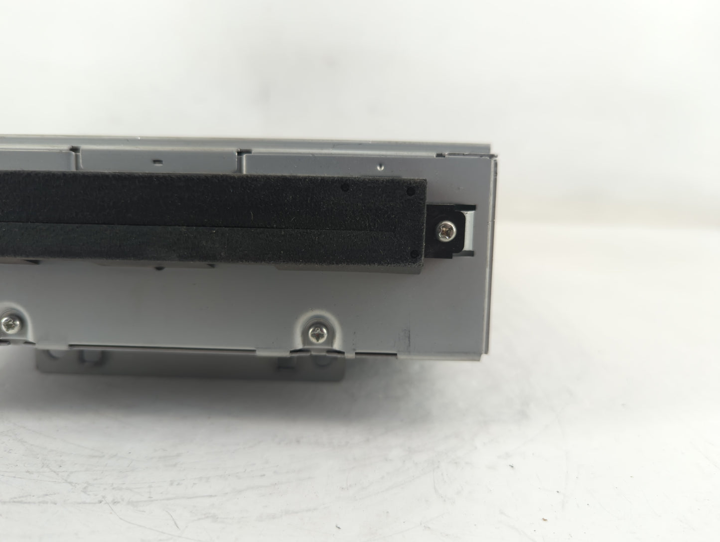 Chevrolet V30 Am Fm Cd Player Radio Receiver - Oemusedautoparts1.com
