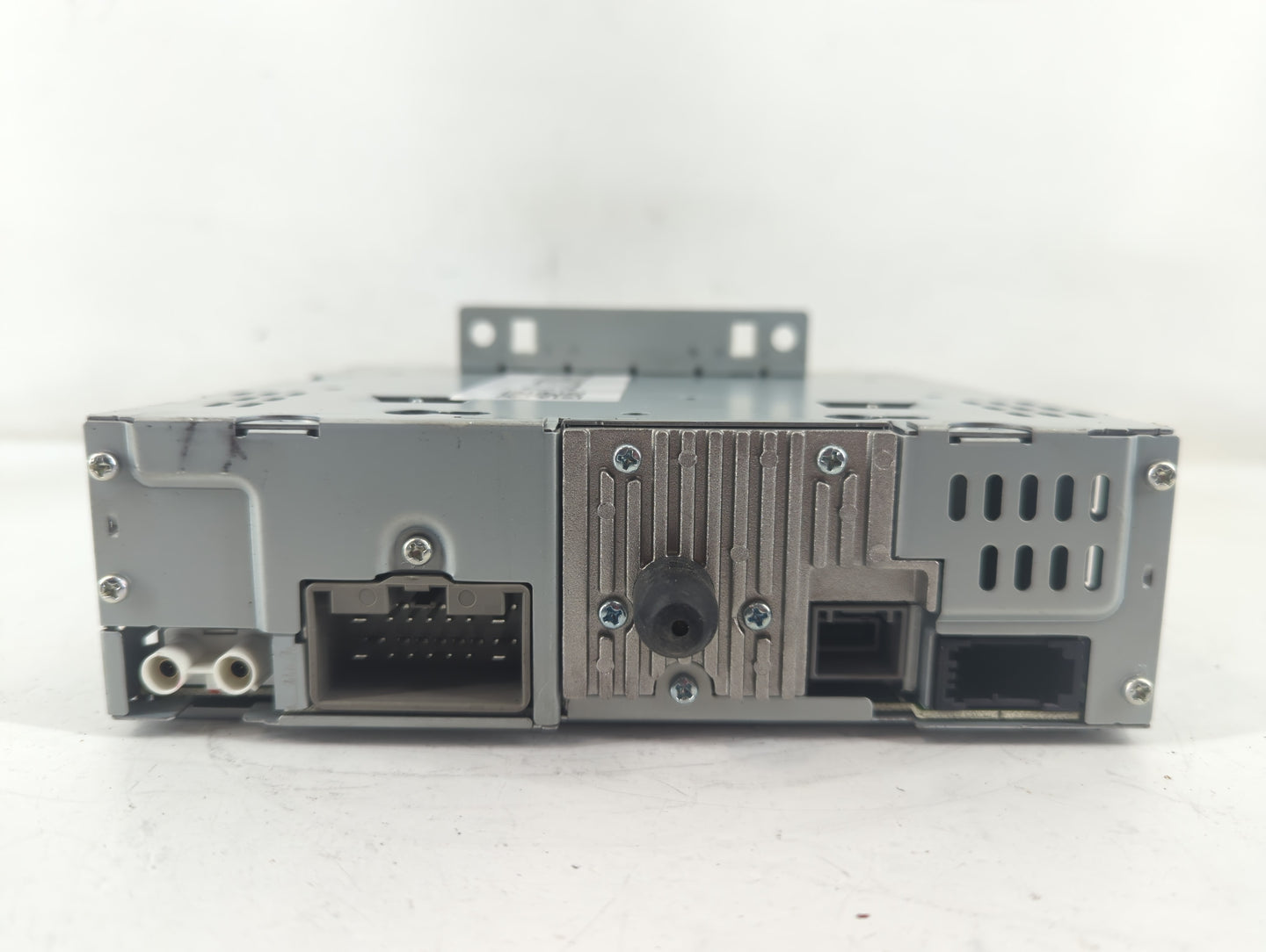 Chevrolet V30 Am Fm Cd Player Radio Receiver - Oemusedautoparts1.com