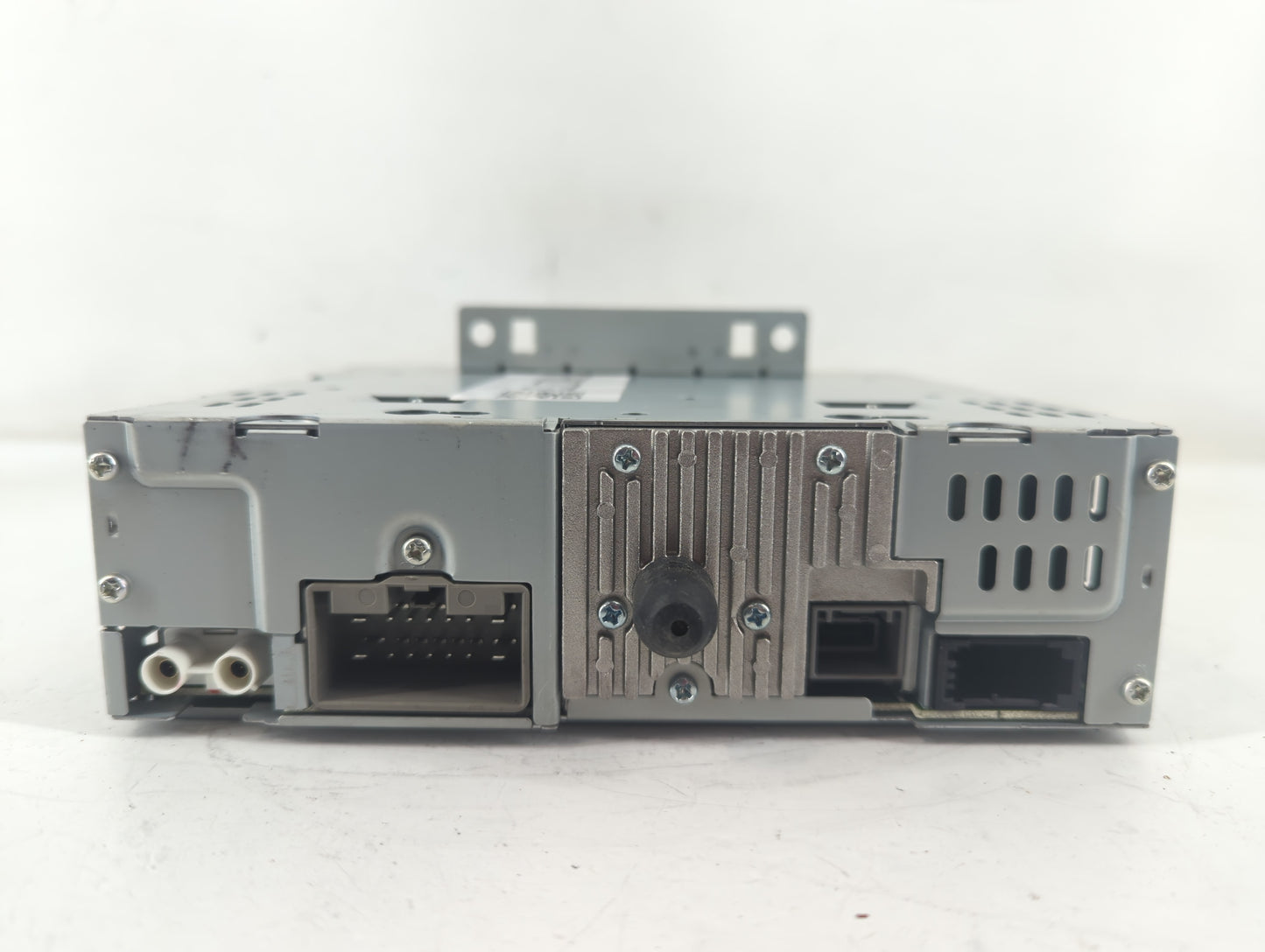 Chevrolet V30 Am Fm Cd Player Radio Receiver - Oemusedautoparts1.com