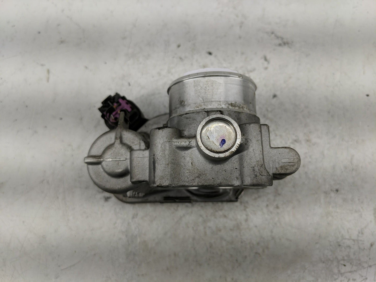 2011-2015 Chevrolet Volt Throttle Body P/N:55581682 Fits Fits 2011 2012 2013 2014 2015 2016 OEM Used Auto Parts - Oemusedaut